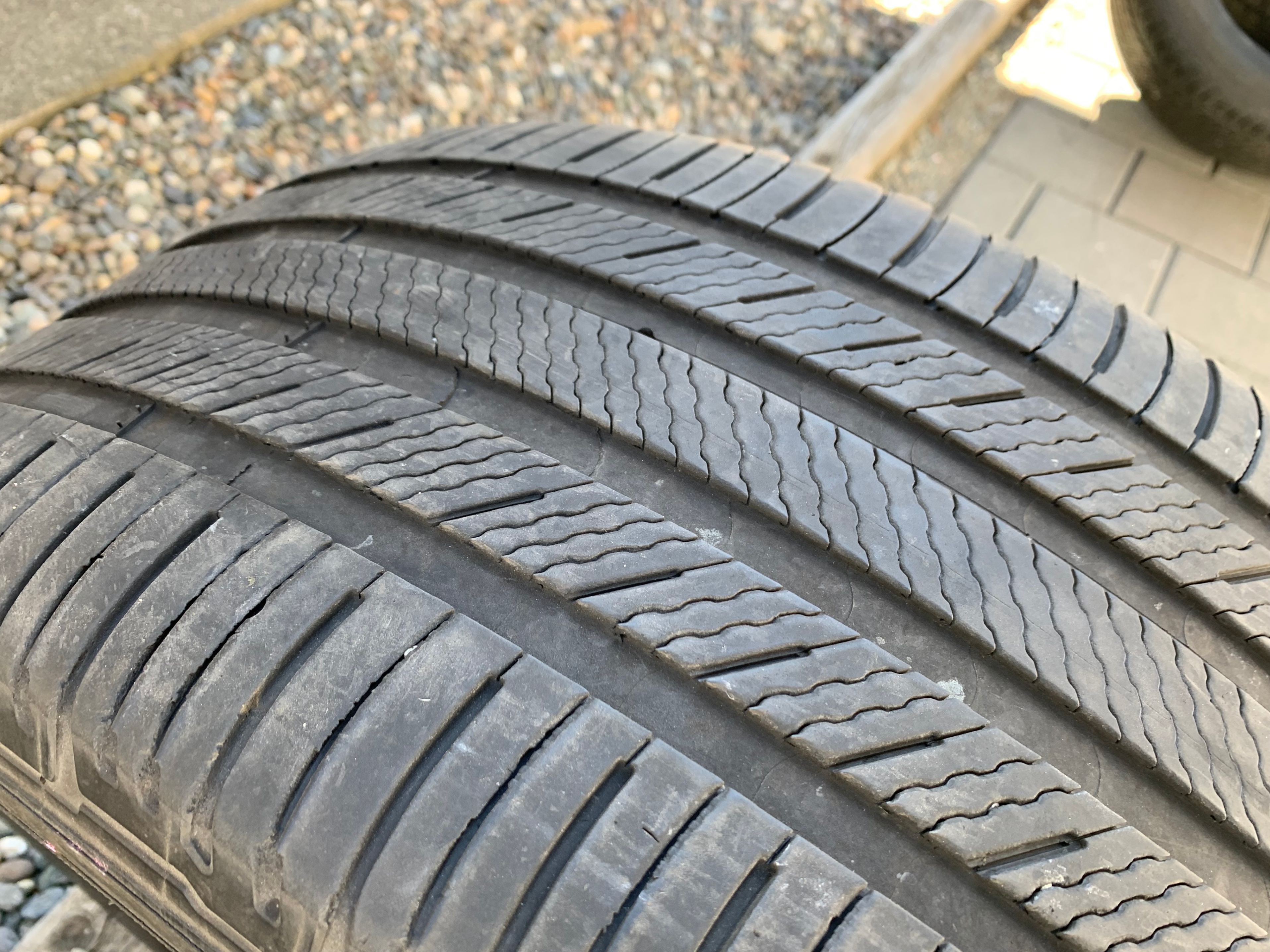 1 x single 275/45/20 M+S 110V Michelin premier LTX w 50% tread - photo 4