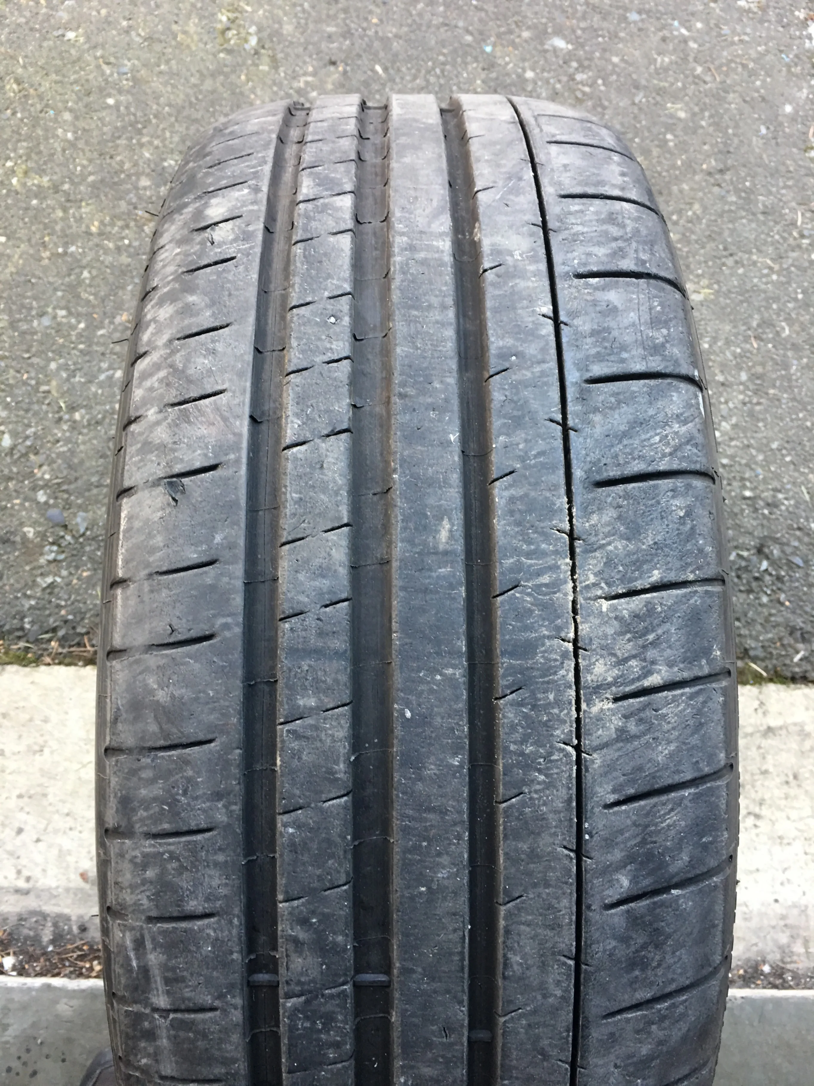1 X single 225/45/19 96Y XL Michelin Pilot Super sport 70% tread thumbnail