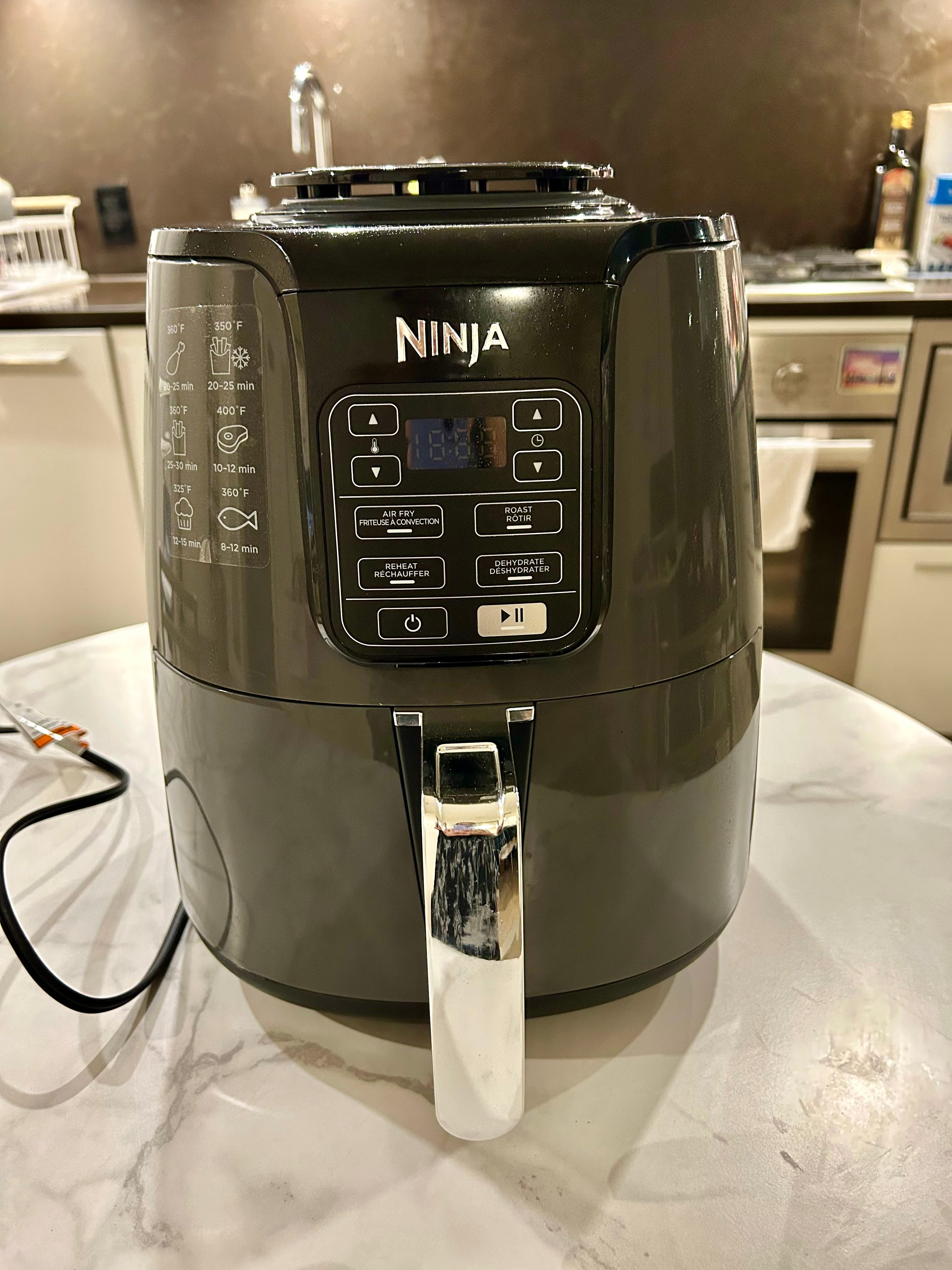 MOVE-OUT SALE - Ninja AF101C 4-Quart Air Fryer + Free Liners