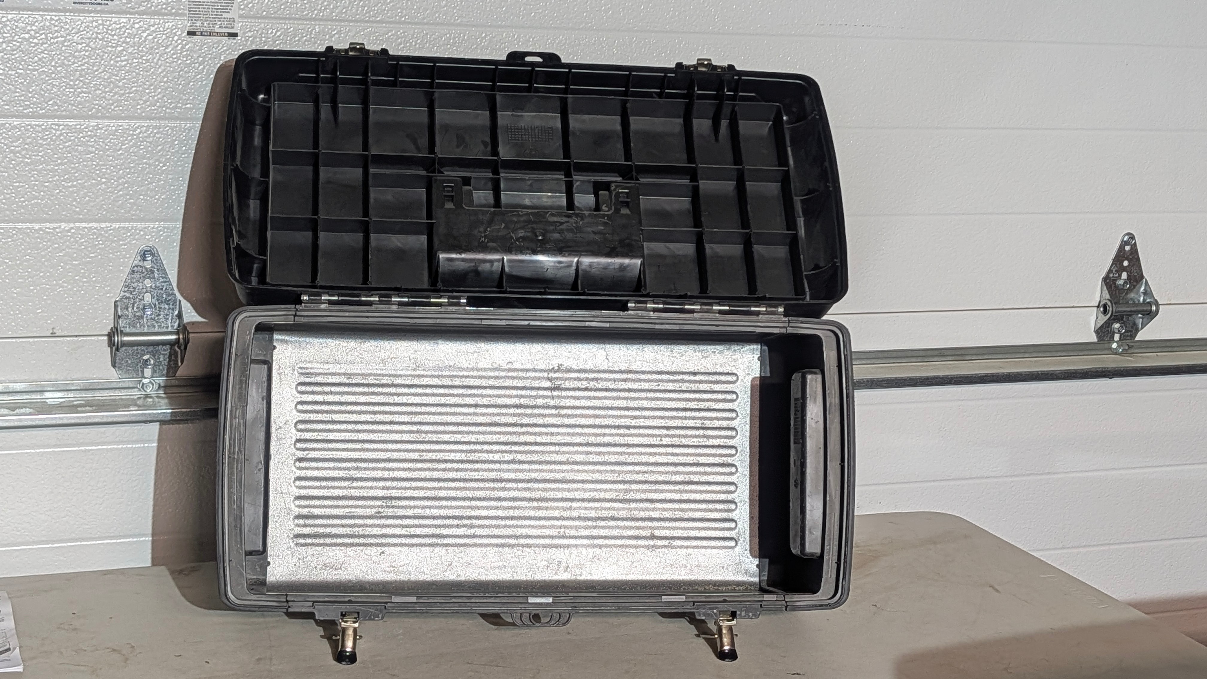 MAXIMUM Portable Heavy Duty Steel/Resin Tool Box - photo 5