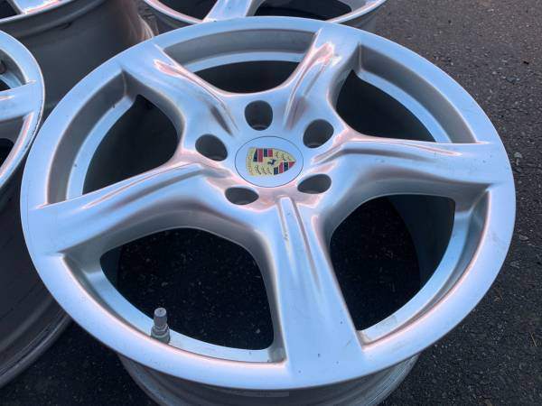Set of Genuine OEM 18X8 18X9 Porsche Panamera rims in exc cond - photo 5