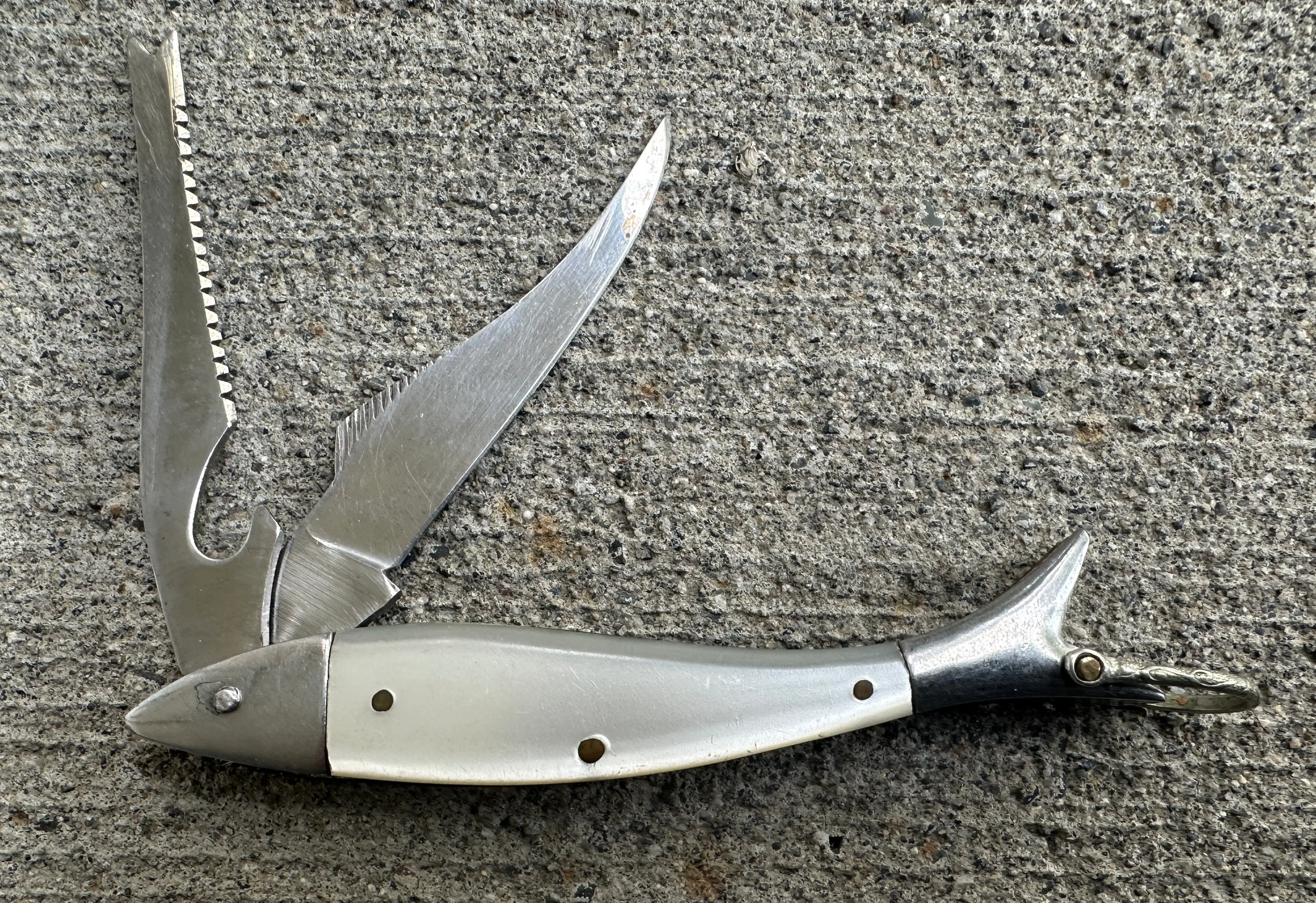 Vintage Fisherman's Friend Folding Pocket Knife image indicator(2)