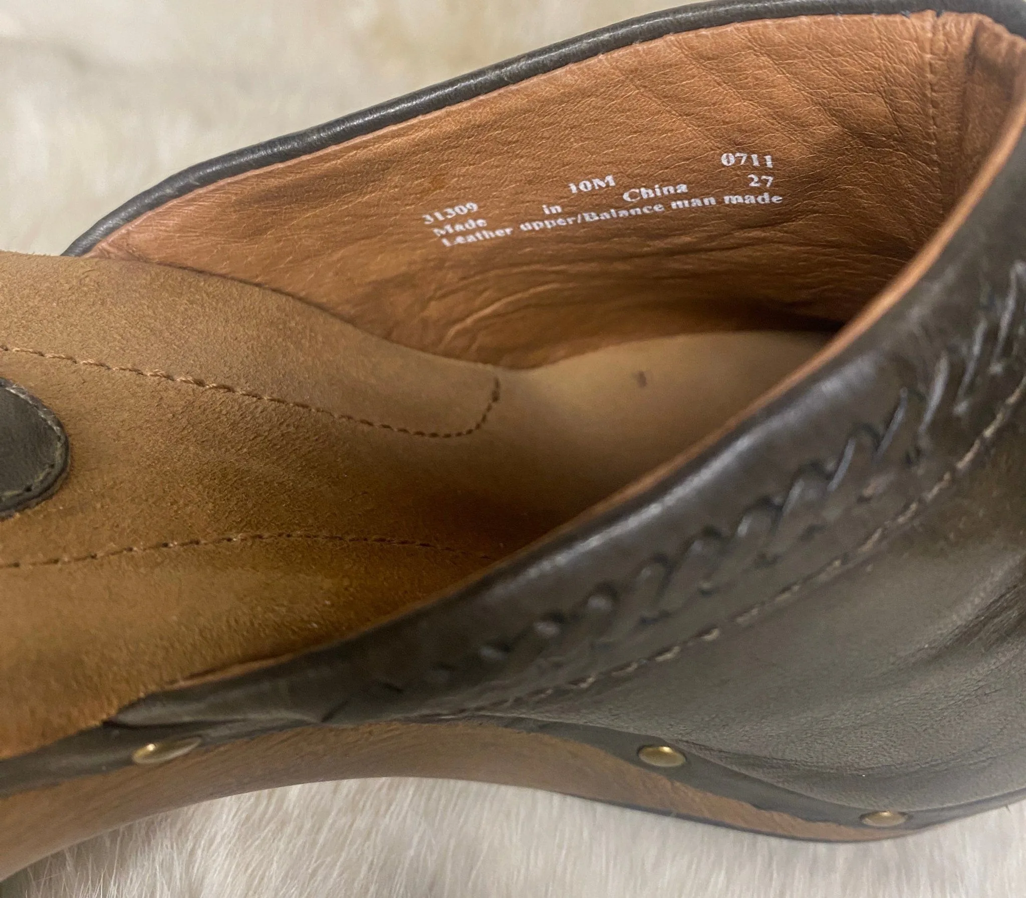 Clarks Artisan Brown Leather Women's Slip On Shoes Clogs Size 10 image indicator(6)