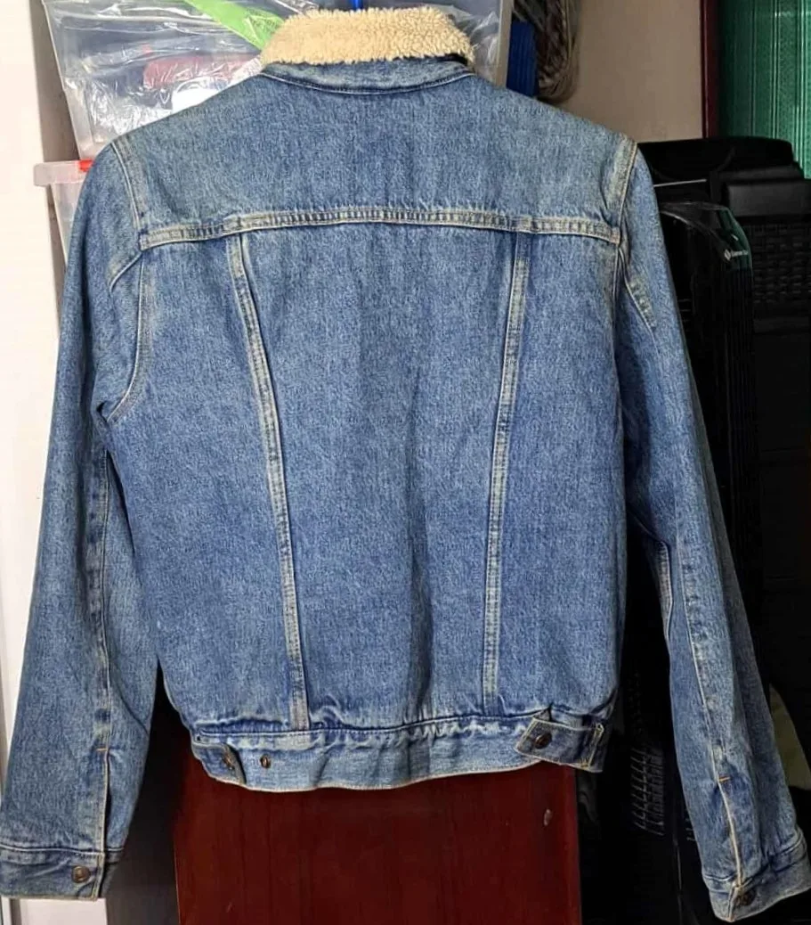 Authentic Levi's Women's 90s Sherpa Trucker Jacket image indicator(5)