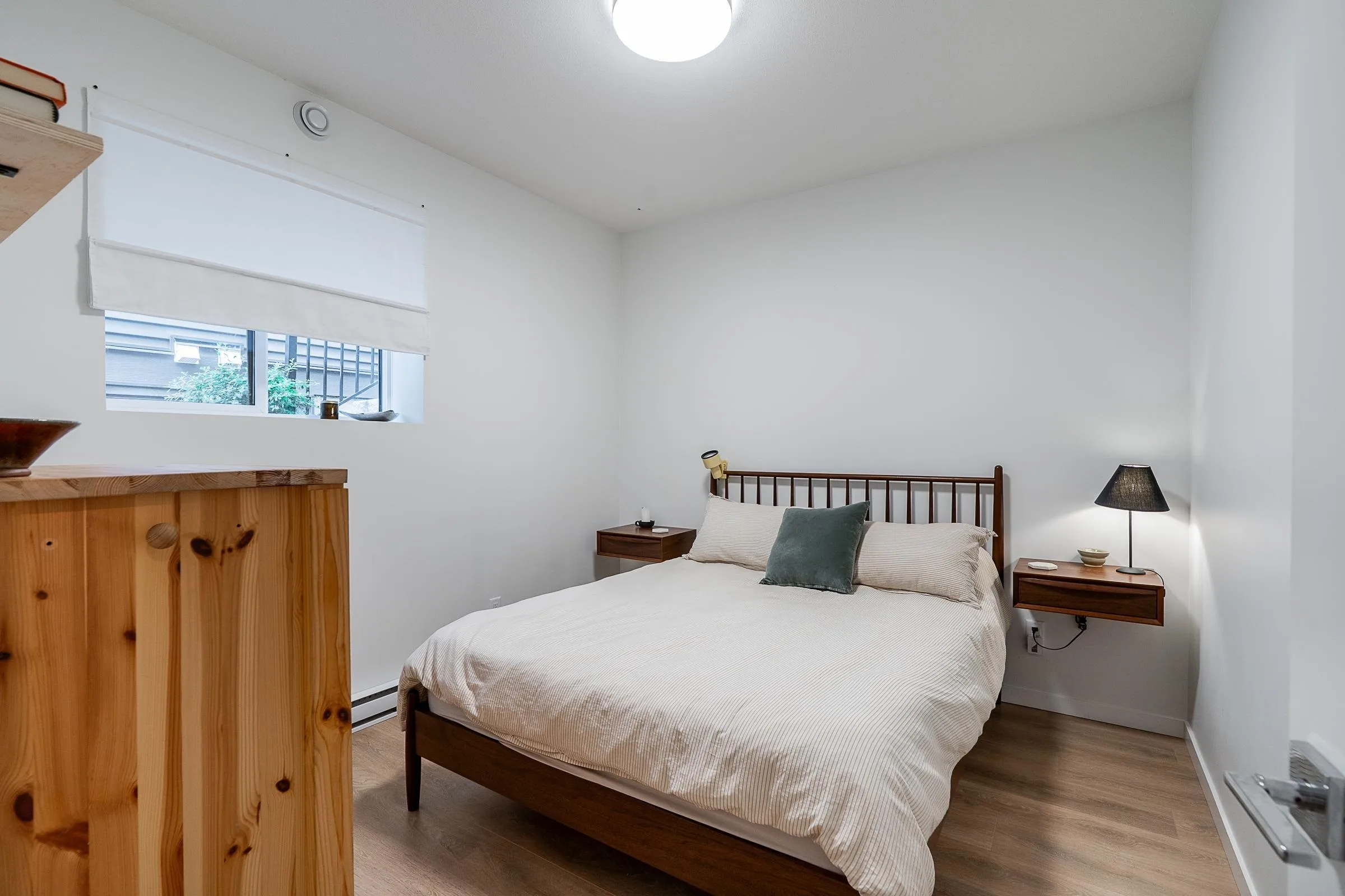 Bright & Modern 1-Bed/1-Bath Fully Furnished Legal Suite image indicator(4)