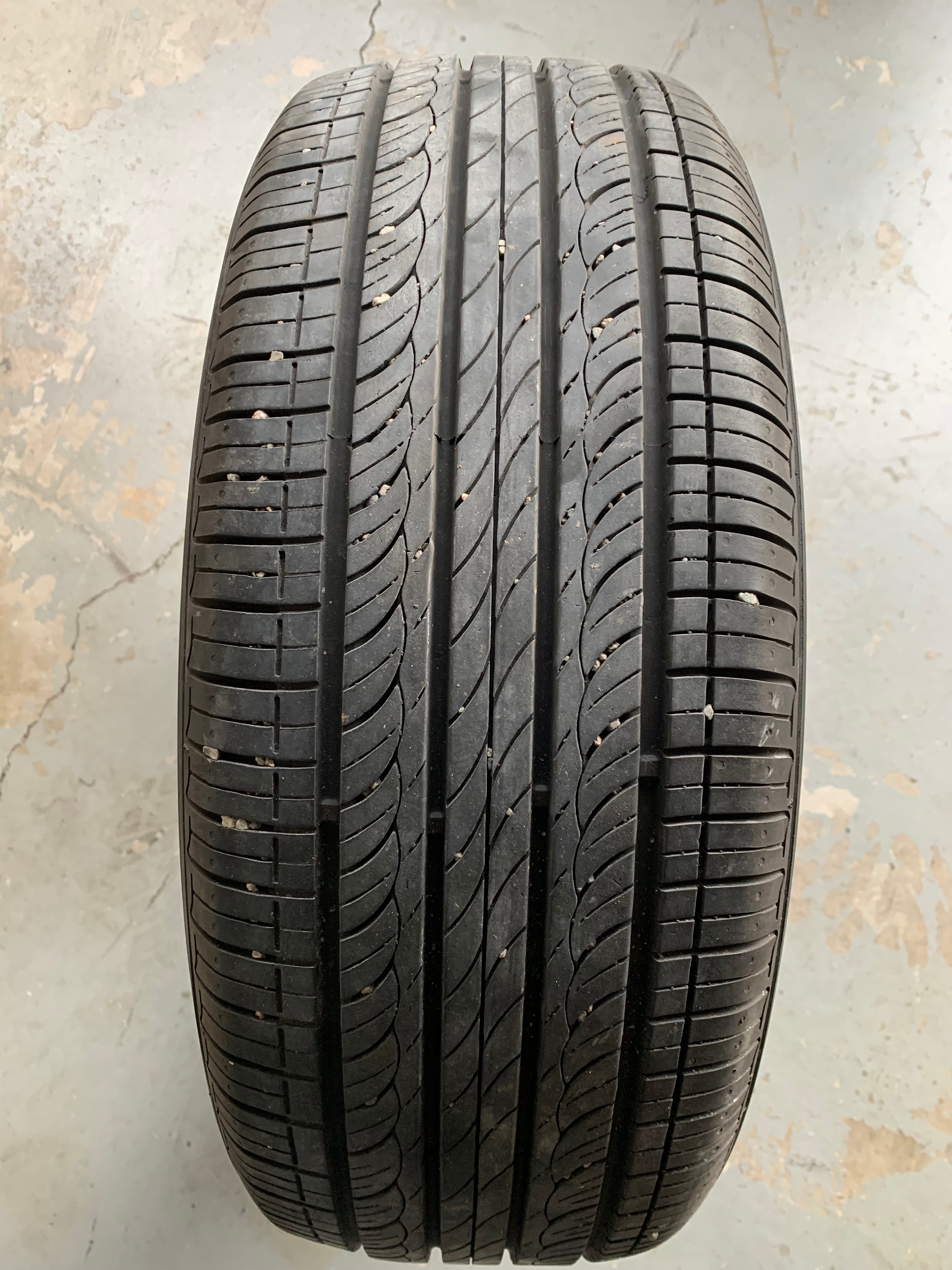 1 X single 195/55/16 M+S Hankook Optimo H426 RFT with 70% tread