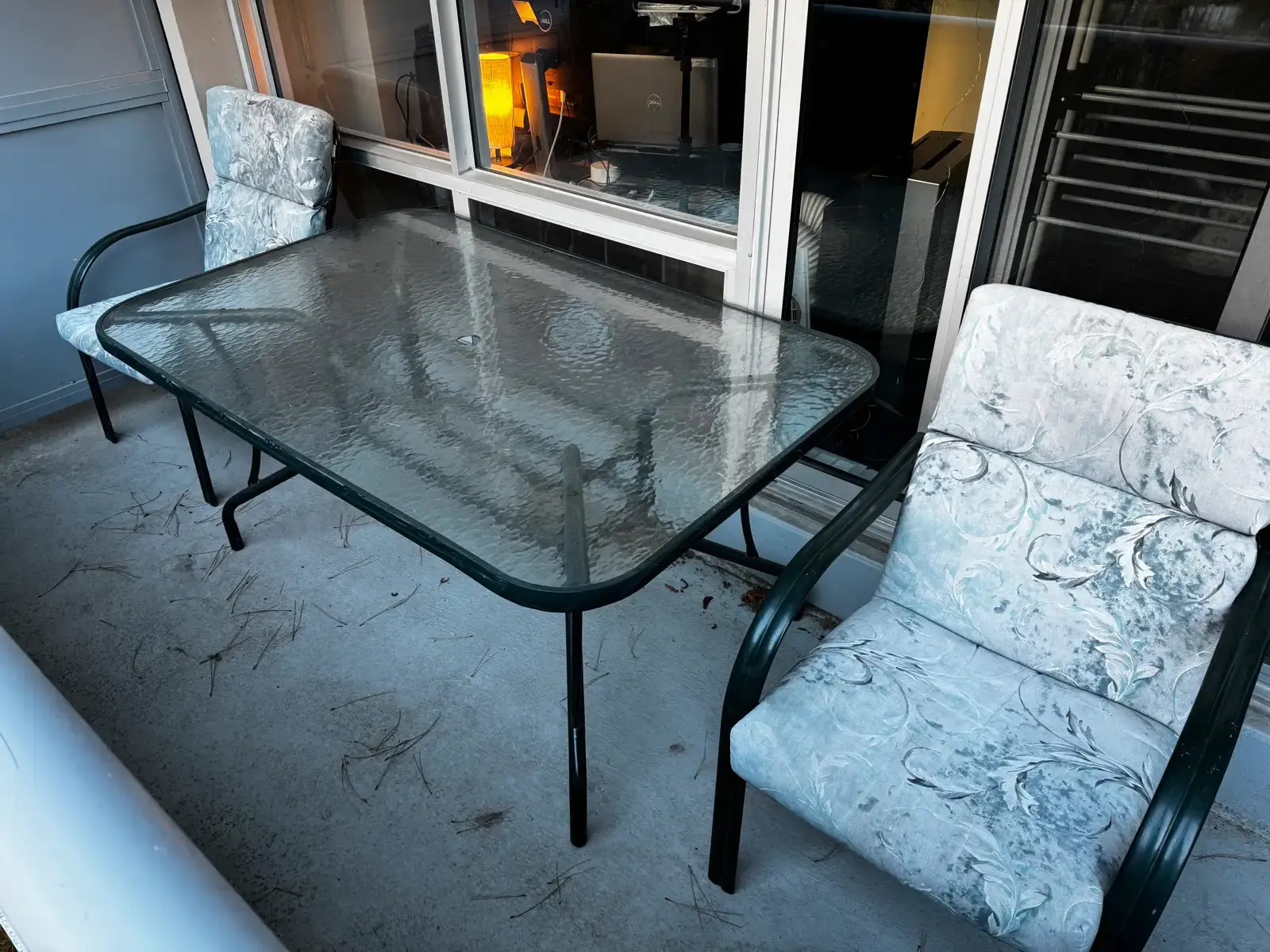 Glass Patio Table with 3 Cushioned Chairs – Great Condition - photo 4