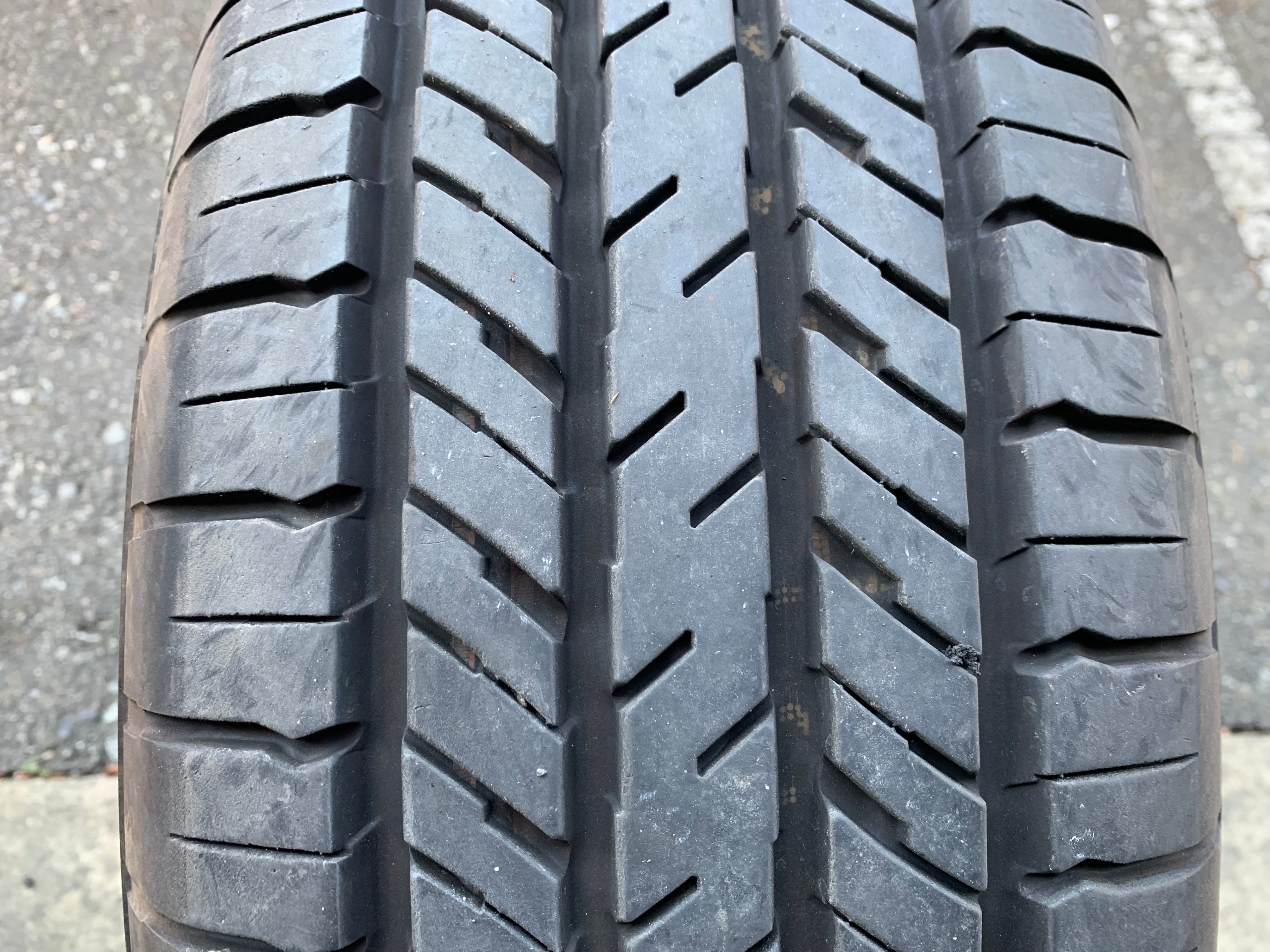 Pair of 225/60/17 Yokohama Geolandar G91F with over 95% tread - photo 2