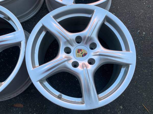 Set of Genuine OEM 18X8 18X9 Porsche Panamera rims in exc cond - photo 4