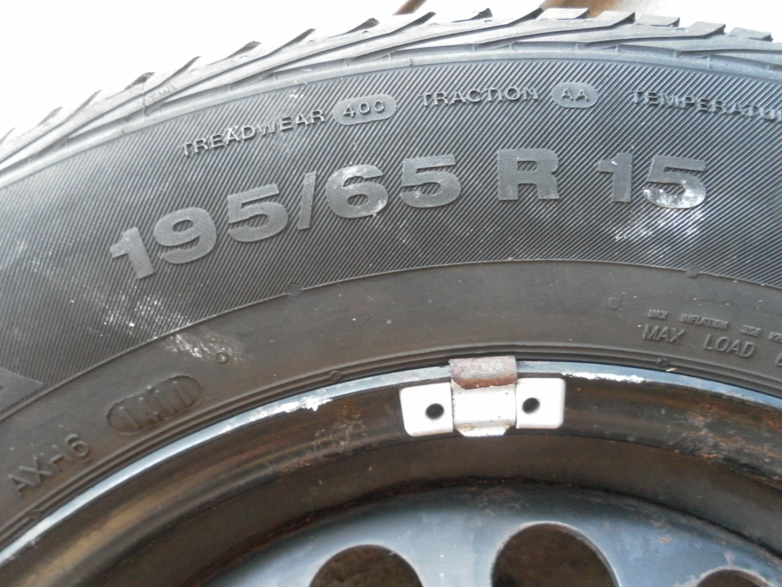195 65 R15 Continental tires with rims for VW , Audi image indicator(3)