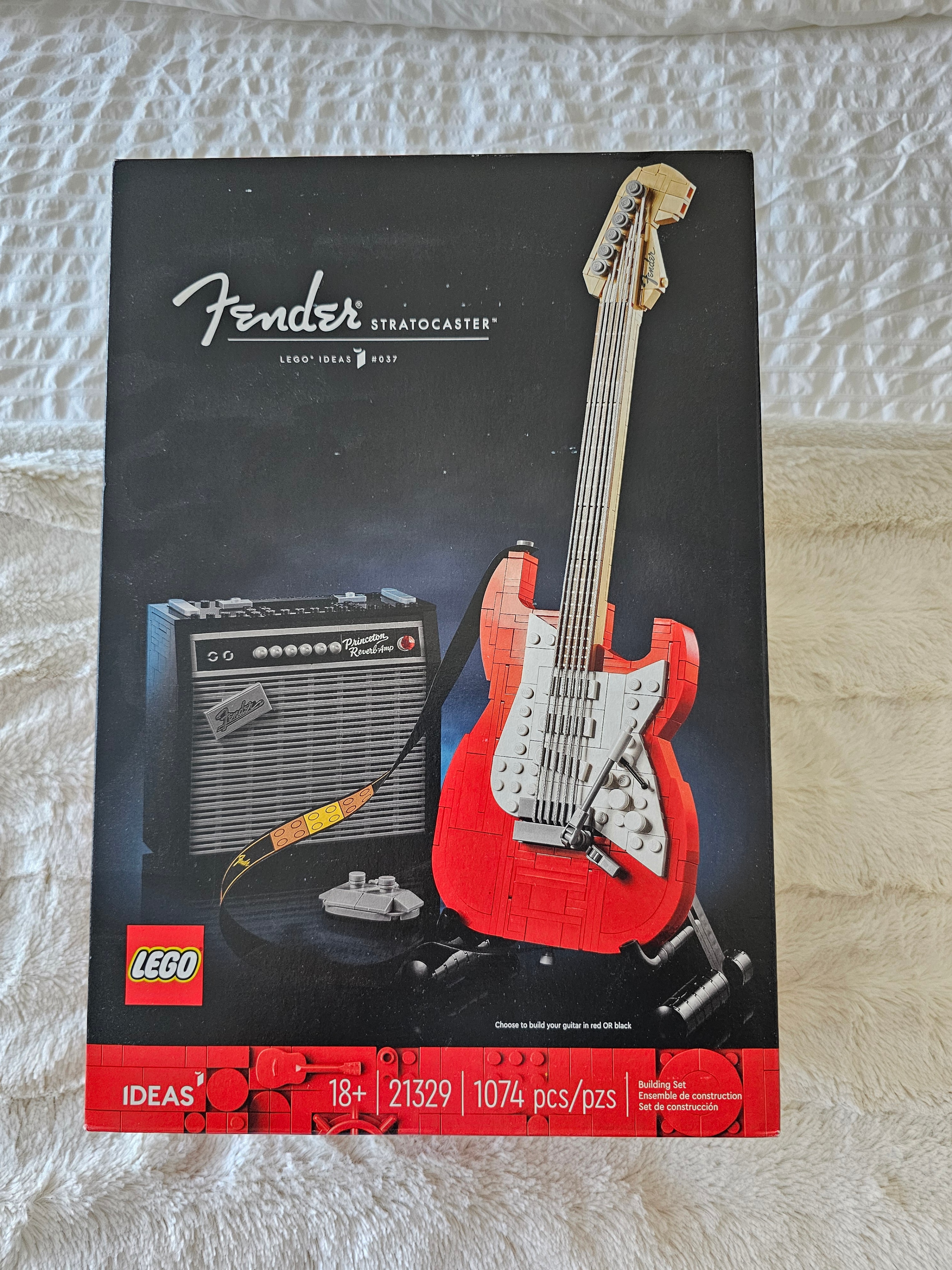 LEGO IDEAS (#21329) FENDER STRATOCASTER ELECTRIC GUITAR & AMP