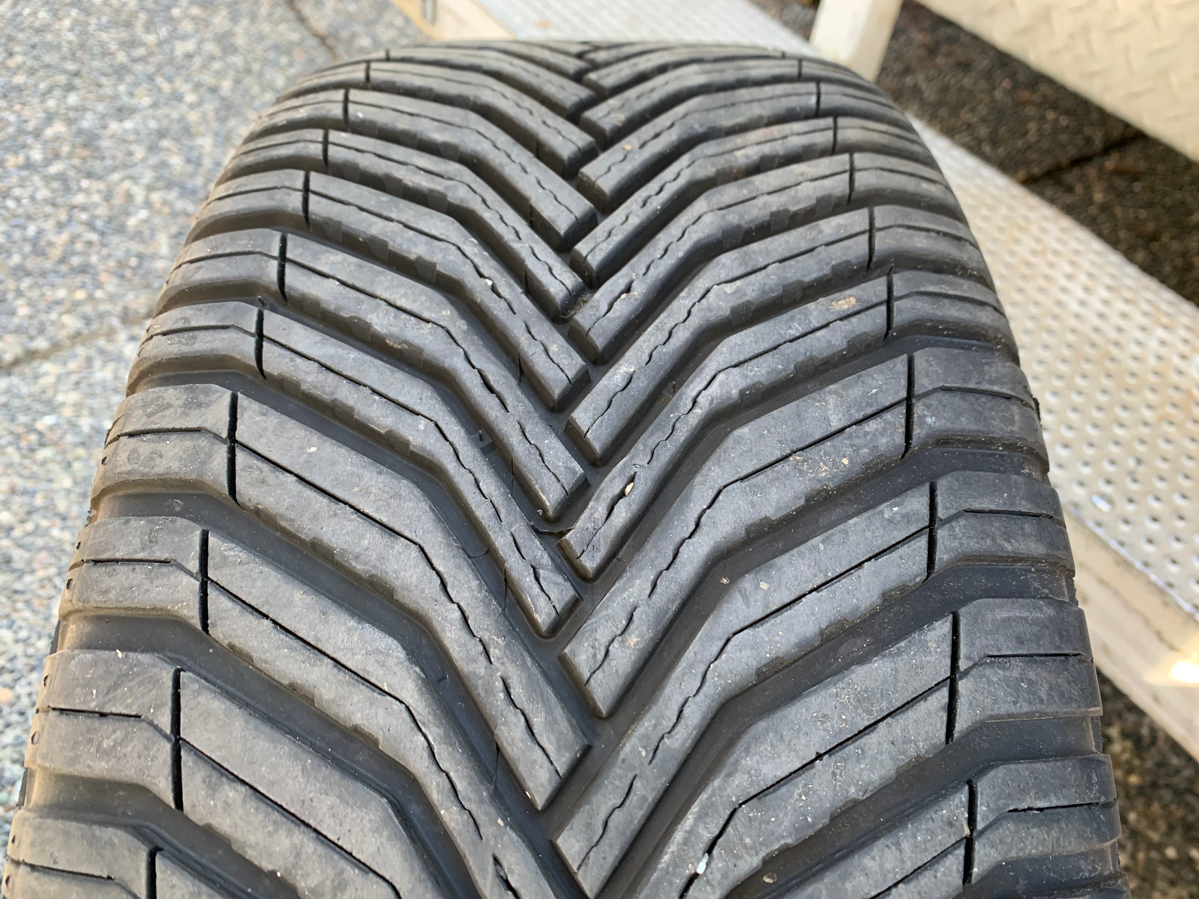 1 x single 235/50/20 M+S 104V Michelin Cross climate 2 95% tread - photo 3