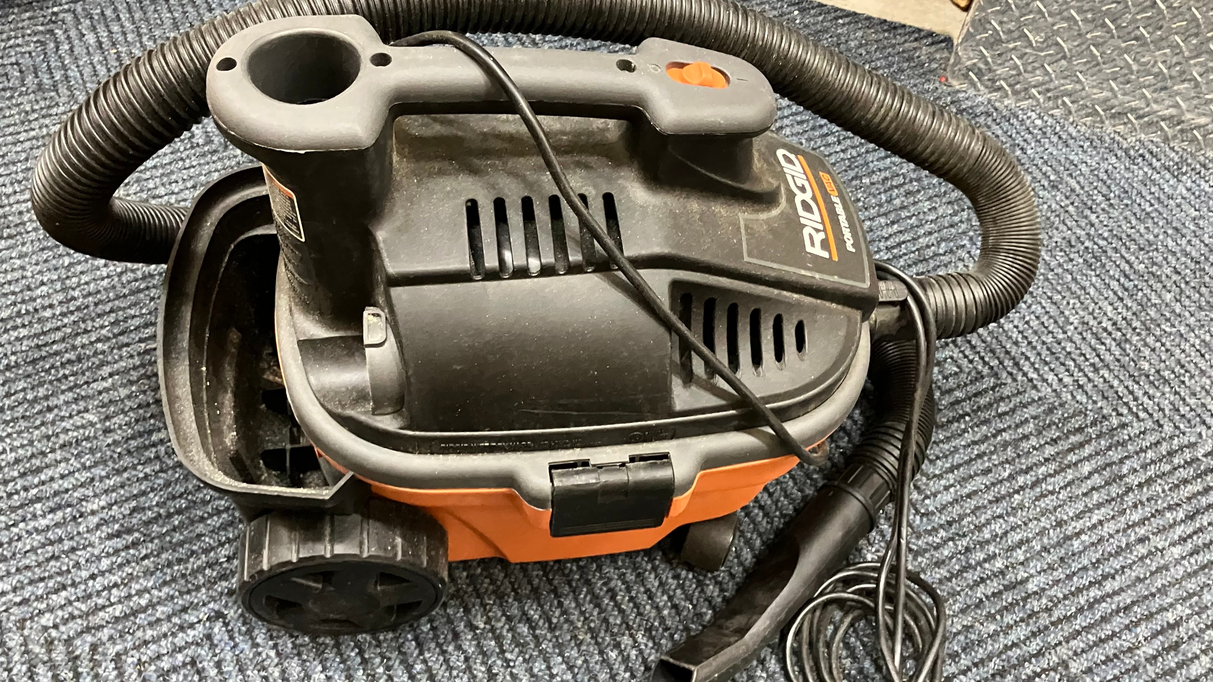 RIGID shop vac - 4 Gallon - photo 2