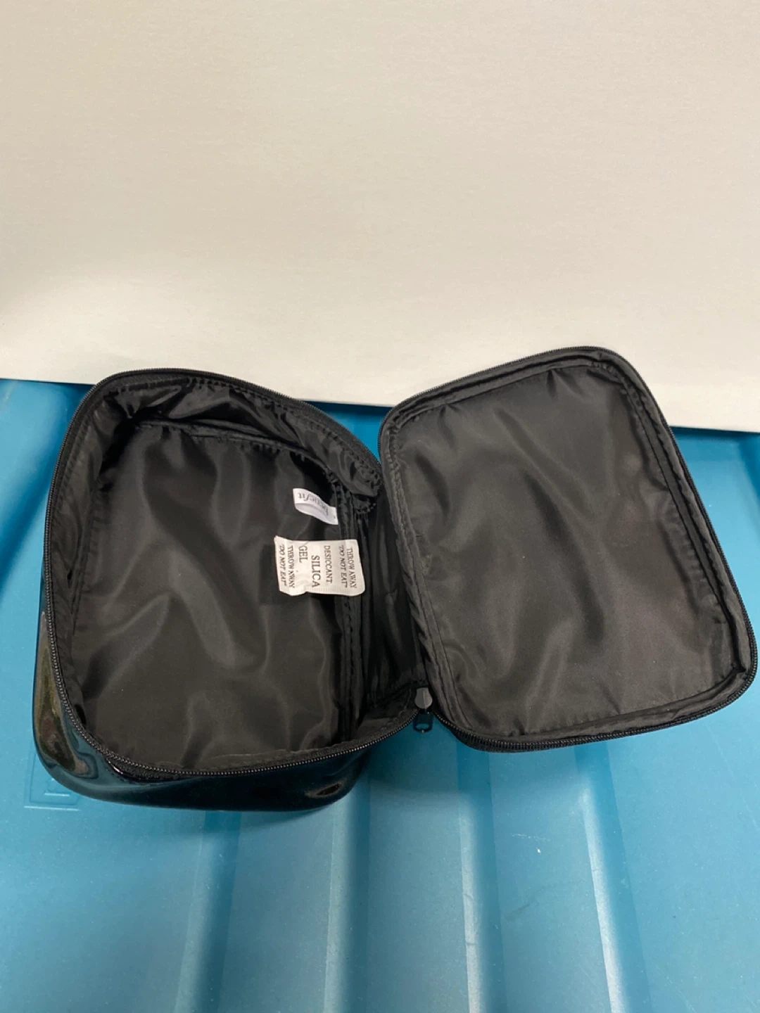 Benefit makeup accessories bag - photo 2