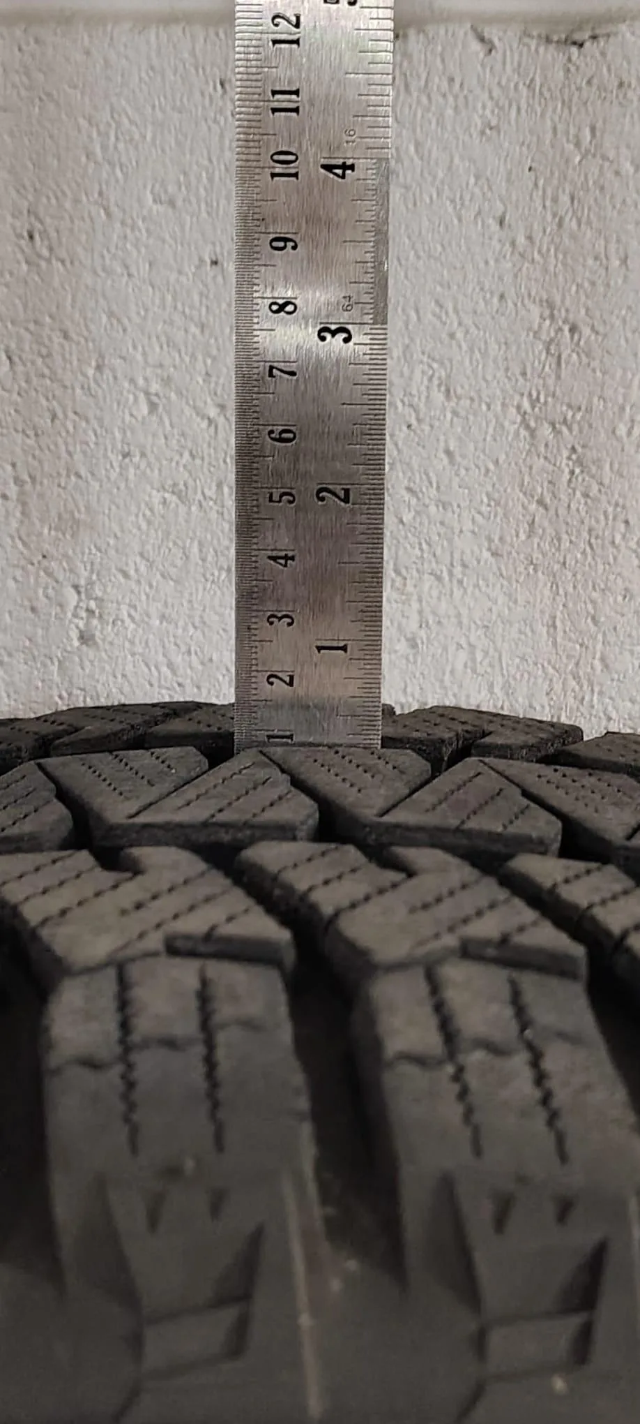 Bridgestone BLIZZAK WS90 Winter Tires 235/55R17 image indicator(4)