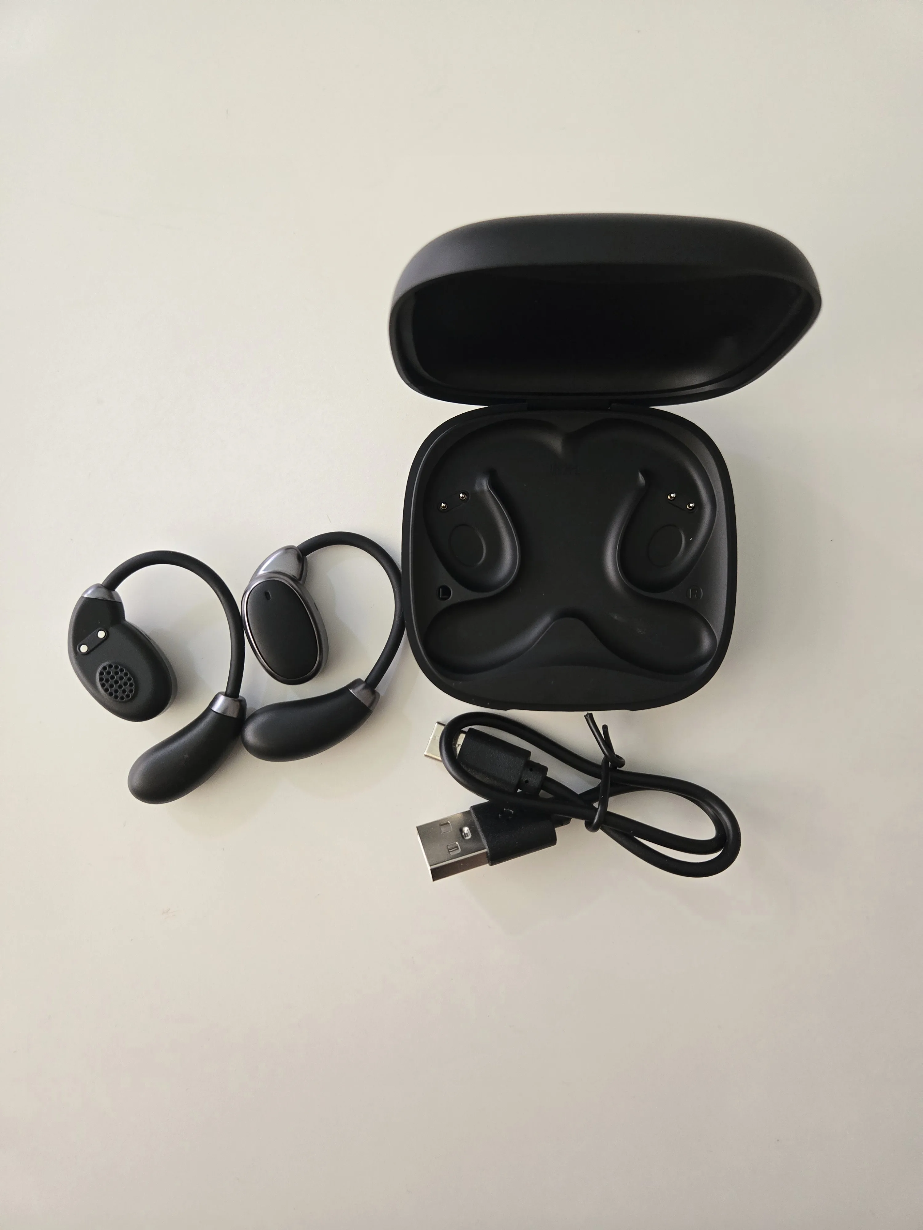 Wireless headphones, with touch activation(noise cancellation) image indicator(4)
