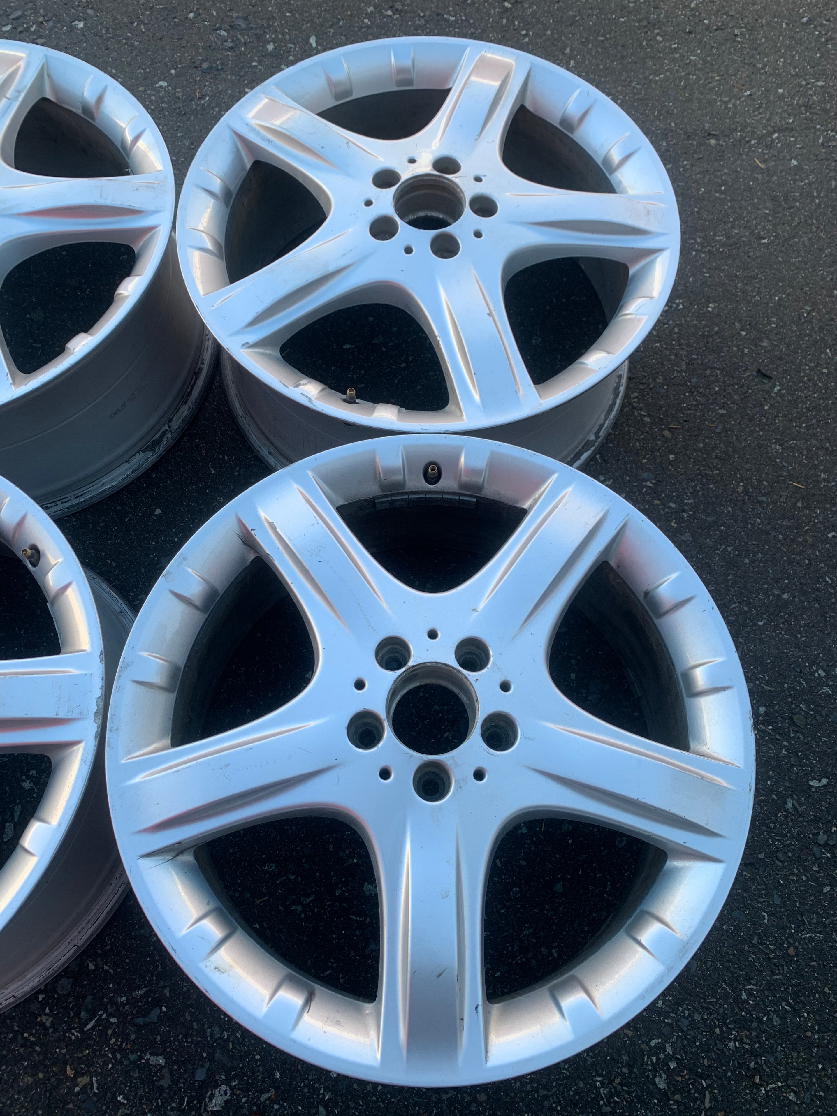Set of OEM Mercedes Benz 19X8" ET67 rims in good cond ML R Class - photo 2