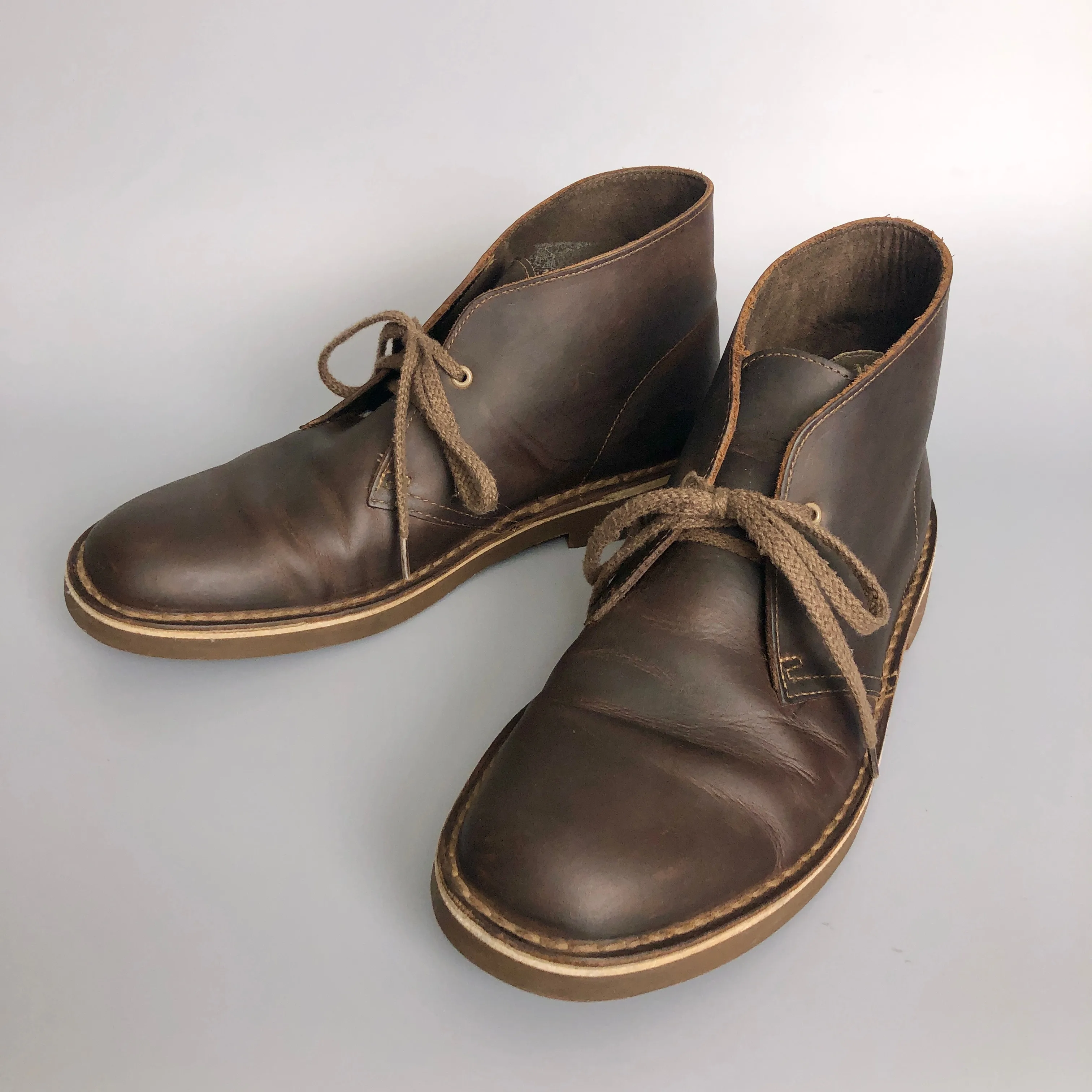 Gently Used Classic Clarks Leather Shoes image indicator(3)