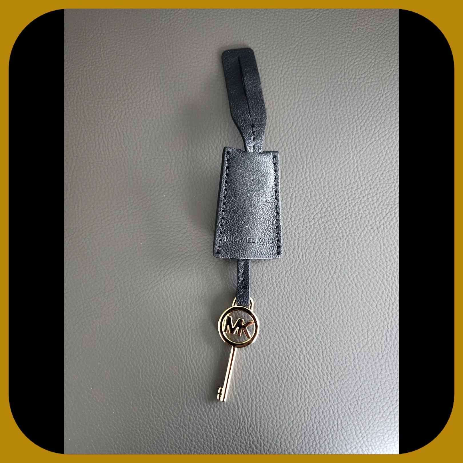 MICHAEL KORS || Black Leather Purse image indicator(8)