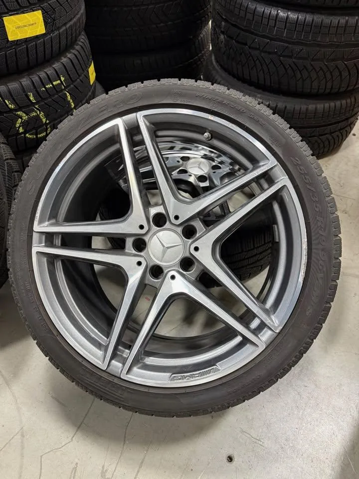 Mercedes C63 coupe AMG winter tires and rims image indicator(2)