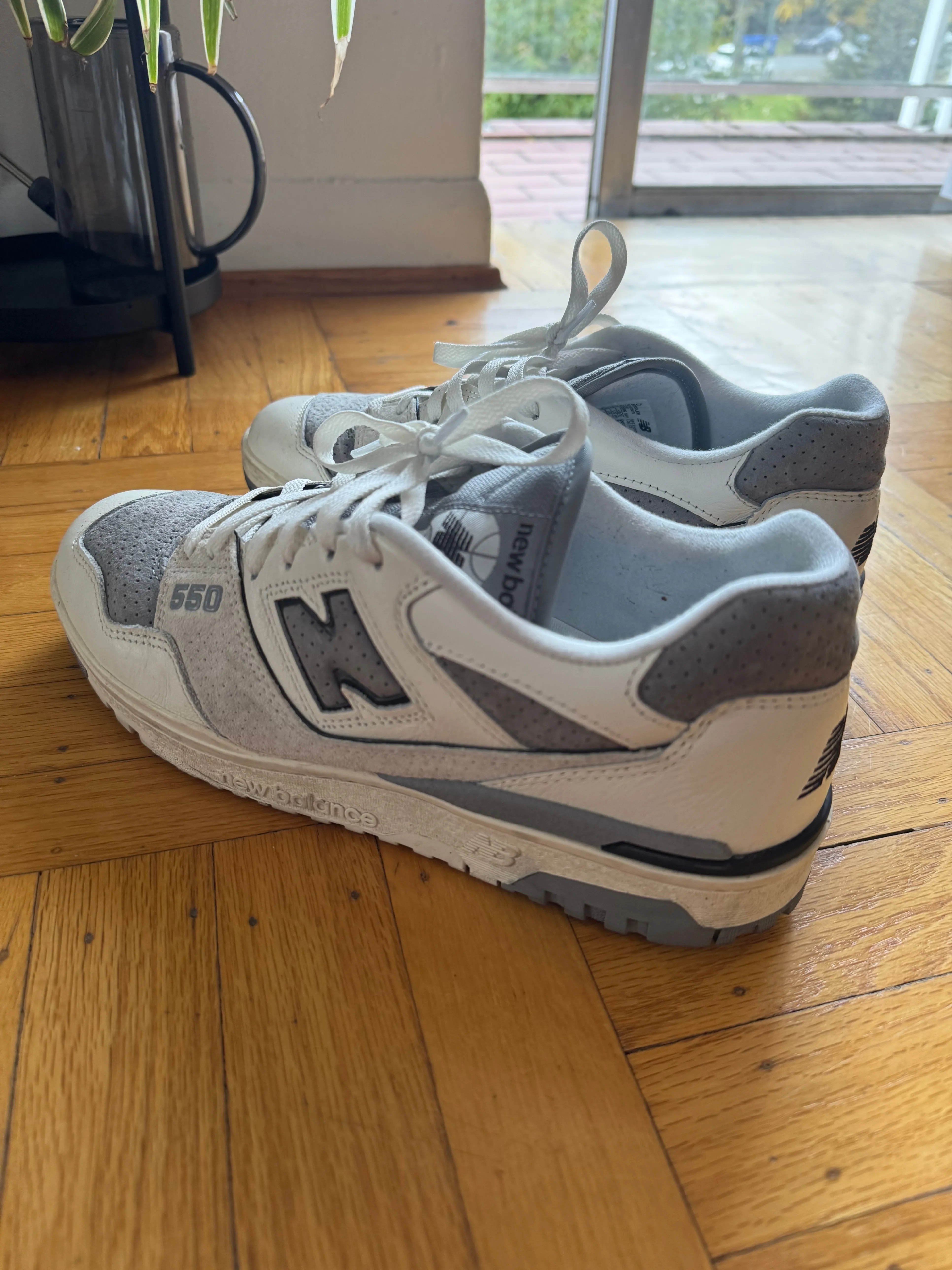 NEW BALANCE 550 - GREY/WHITE image indicator(8)