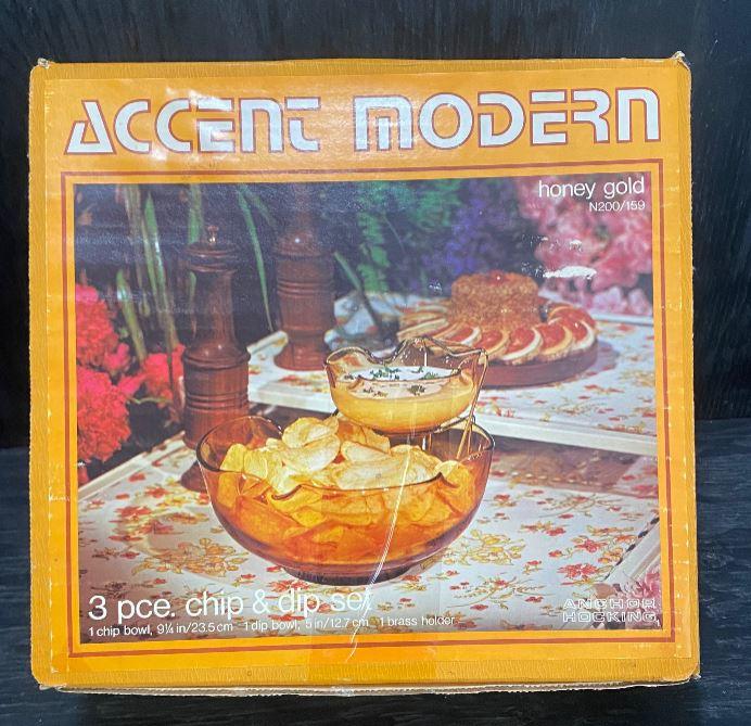 Anchor Hocking Accent Modern Honey Amber Glass Chip & Dip Bowl