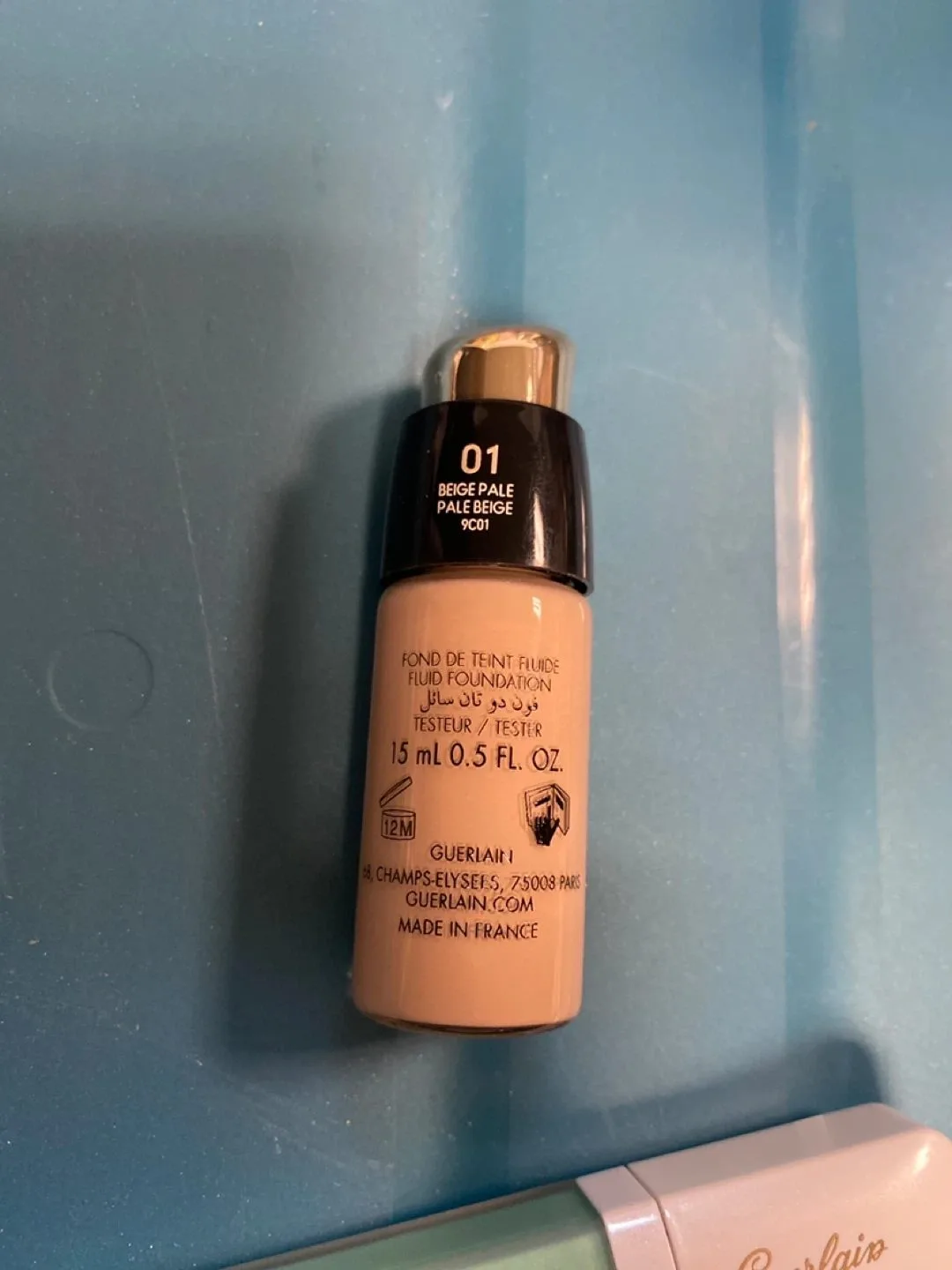 Guerlain Makeup Liquid Foundation and Cream Eye Shadow image indicator(2)