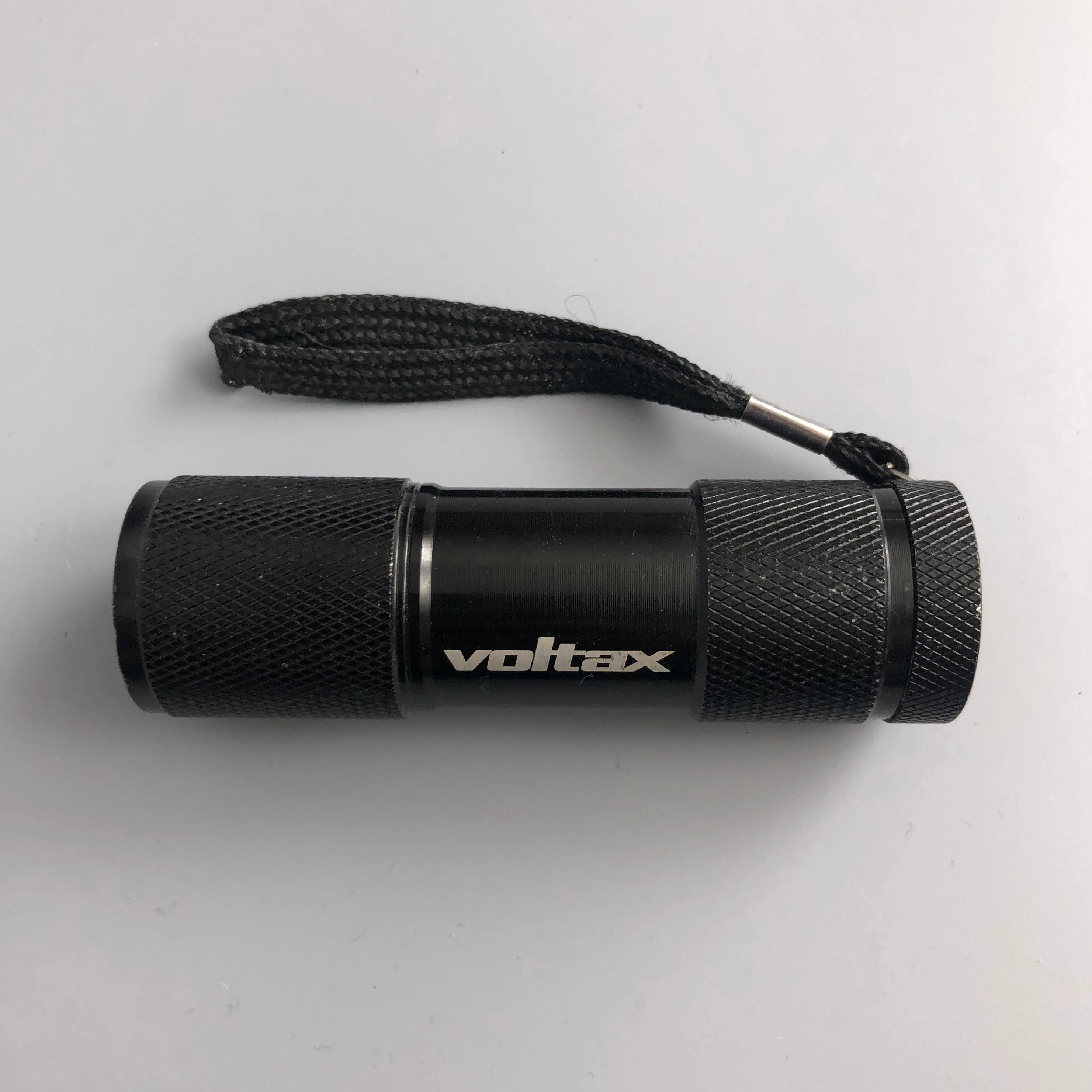 Small LED Flashlight with Fresh Batteries image indicator(2)
