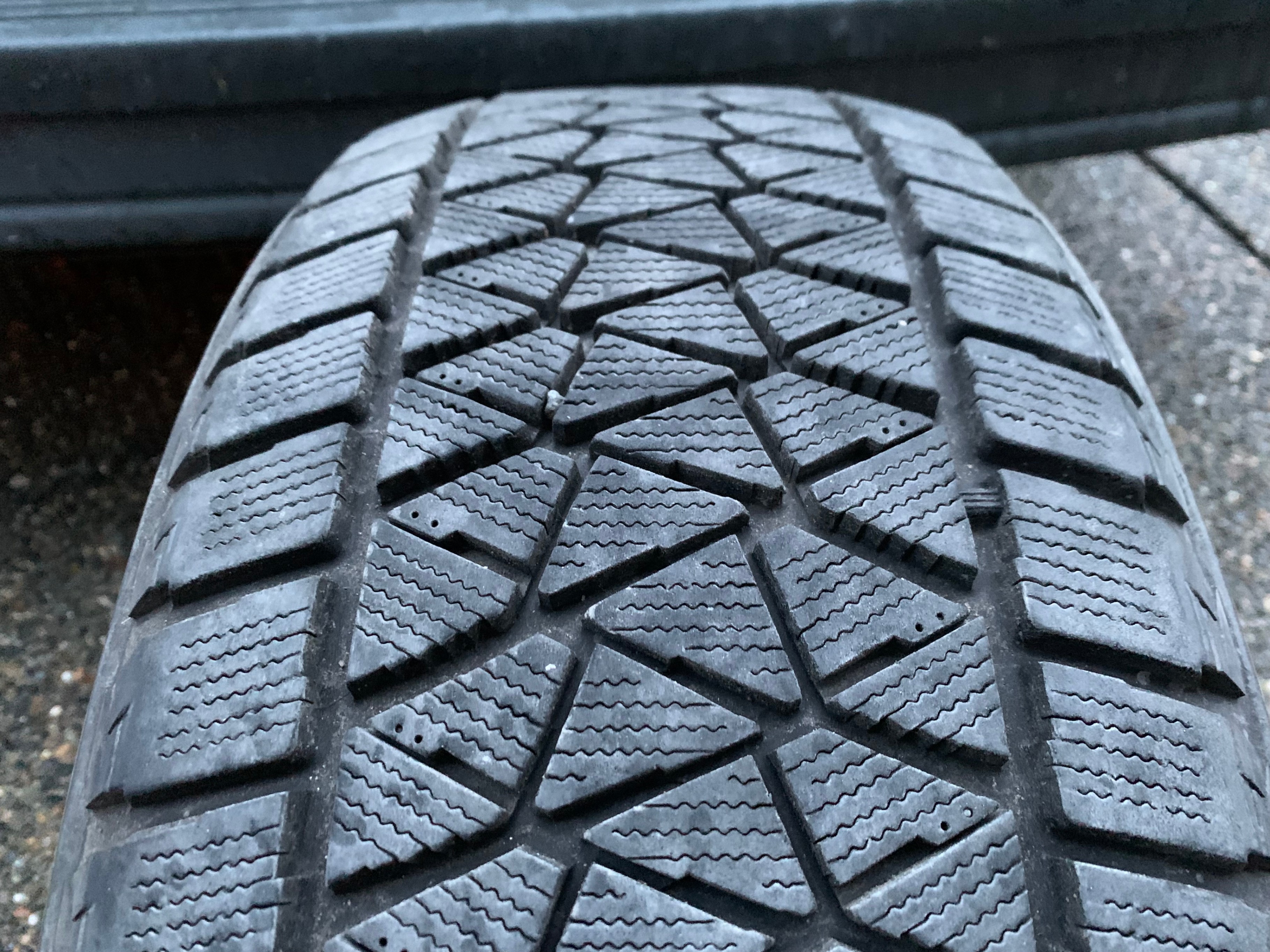 1 x single 235/55/18 M+S Bridgestone Blizzak DMV2 with 90% tread - photo 3