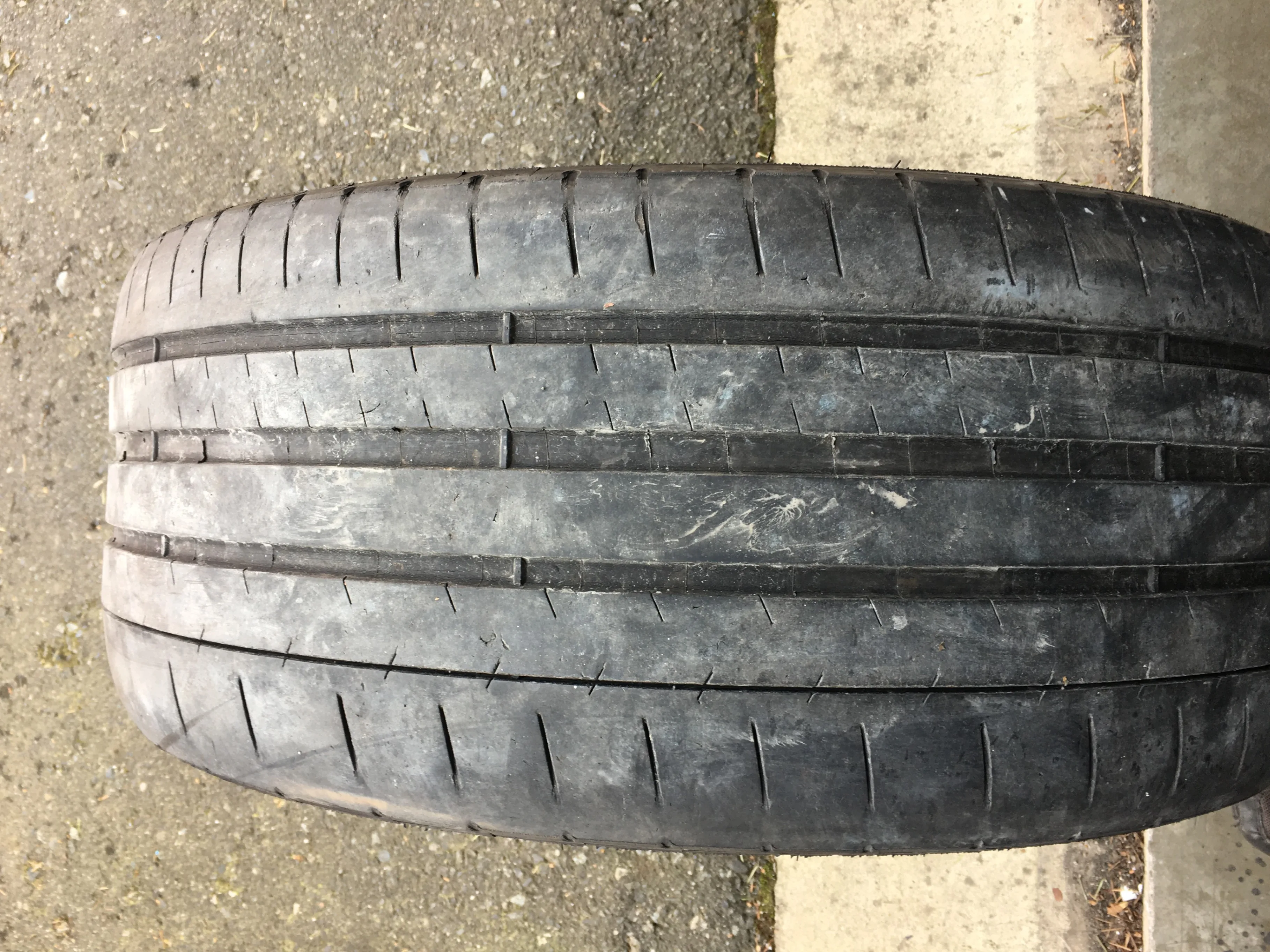 1 X single 225/35/19 Michelin Pilot Super sport with 50% tread thumbnail