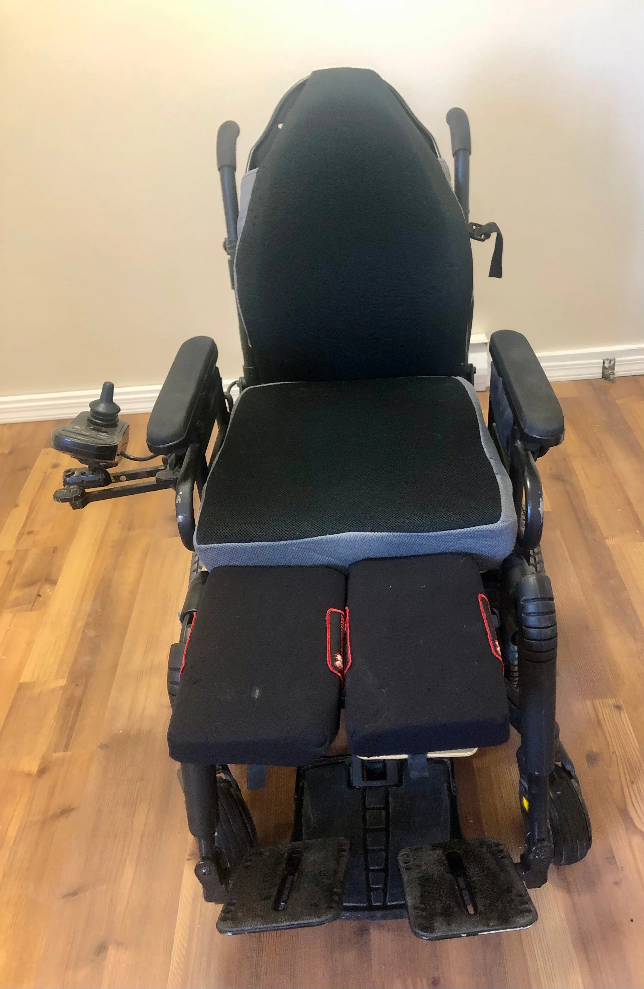 Quantum Q6 Edge 2.0 Power Wheelchair image indicator(2)
