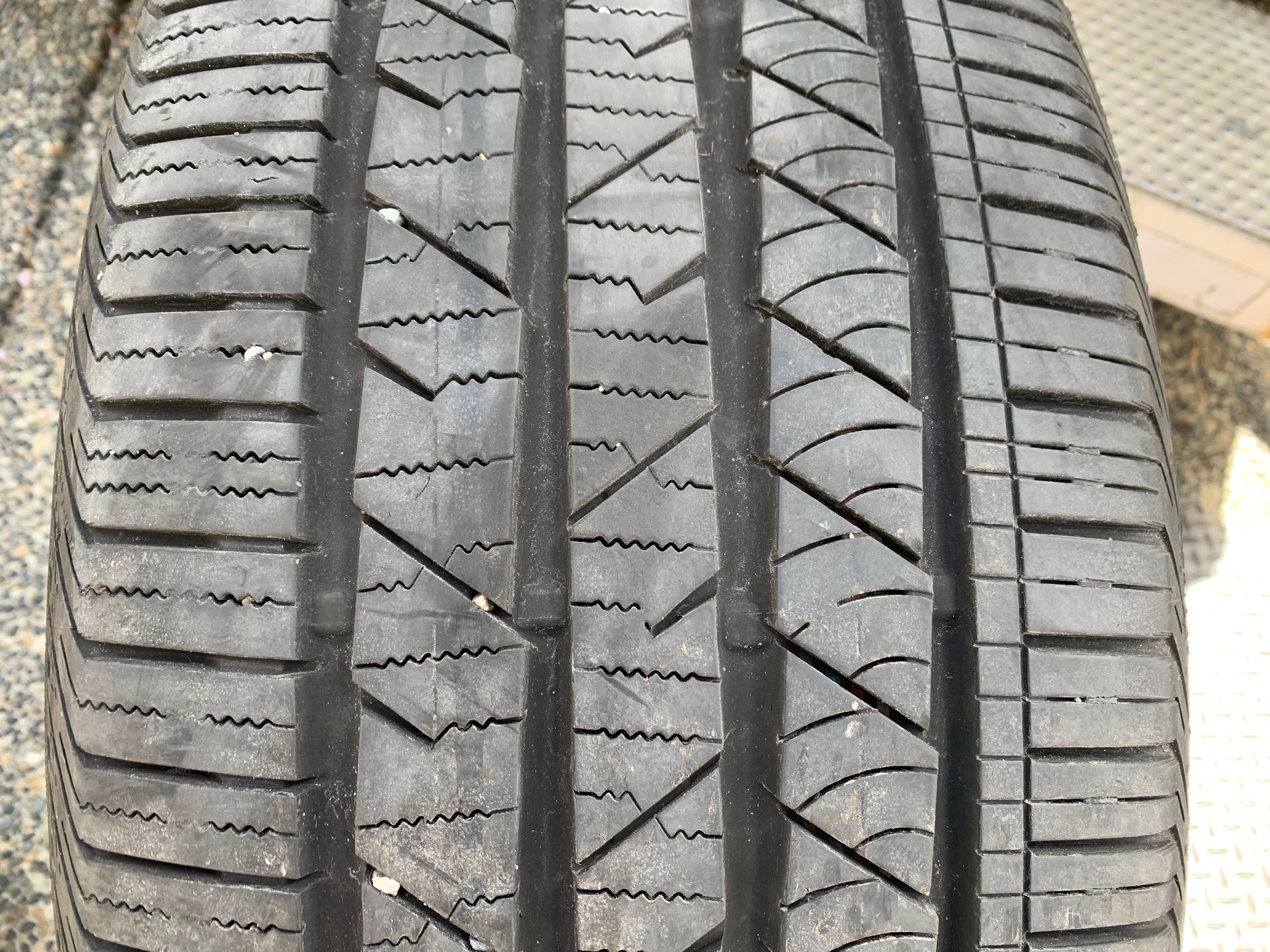 1 X single 255/50/20 Continental cross contact LX sport - photo 2