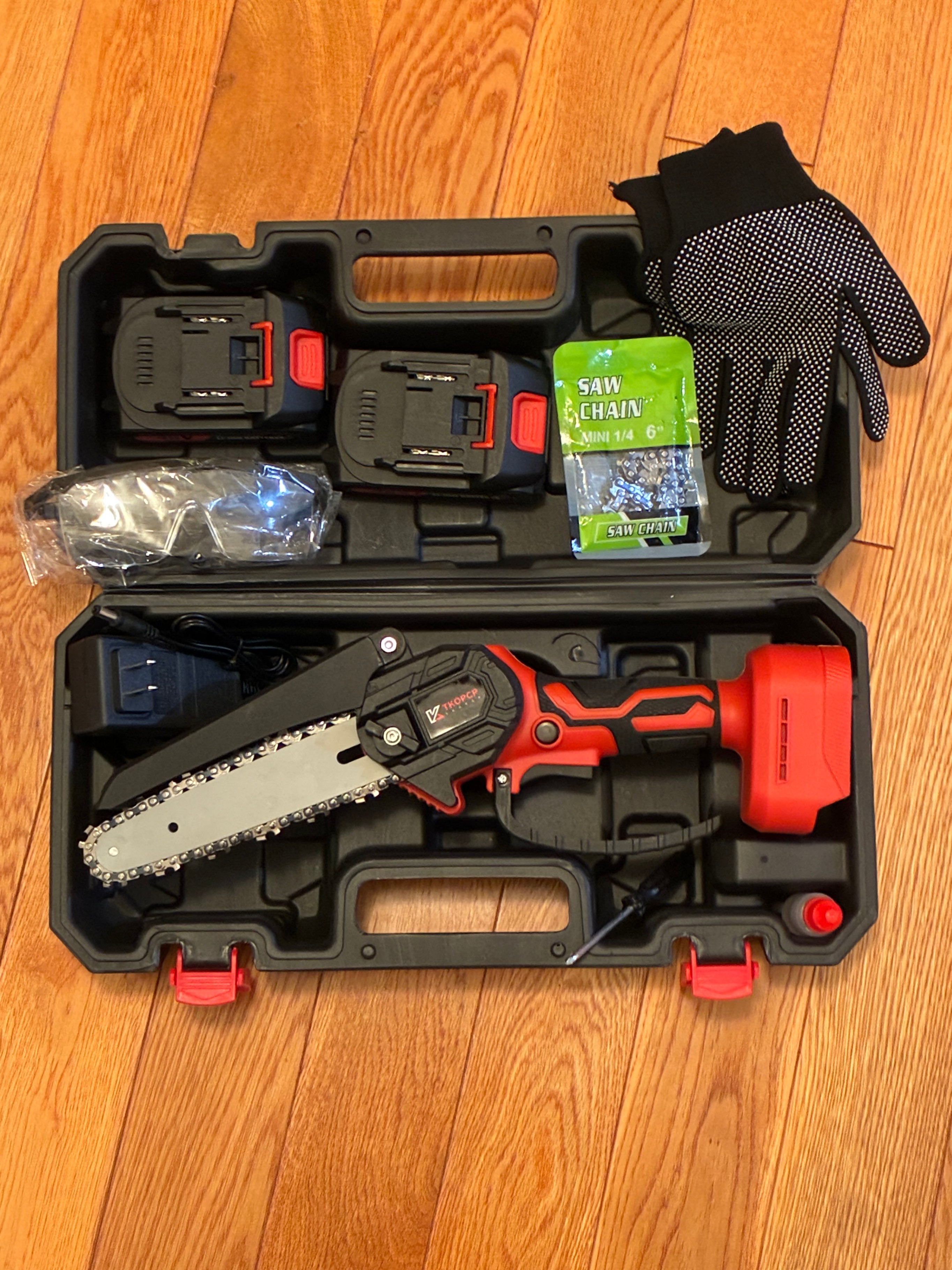 TKOPCP 6" chainsaw, with 2 Li-Ion batteries, 1 backup chain, new