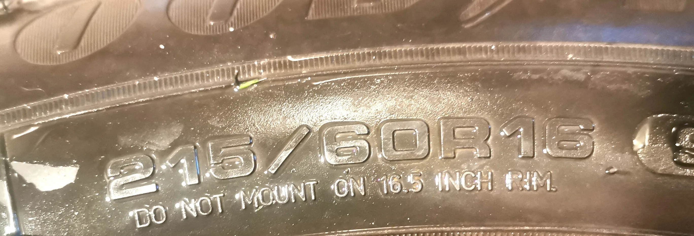 4 Goodyear Ultra Grip Winter Tires 215/60R16 Very Light Wear image indicator(8)