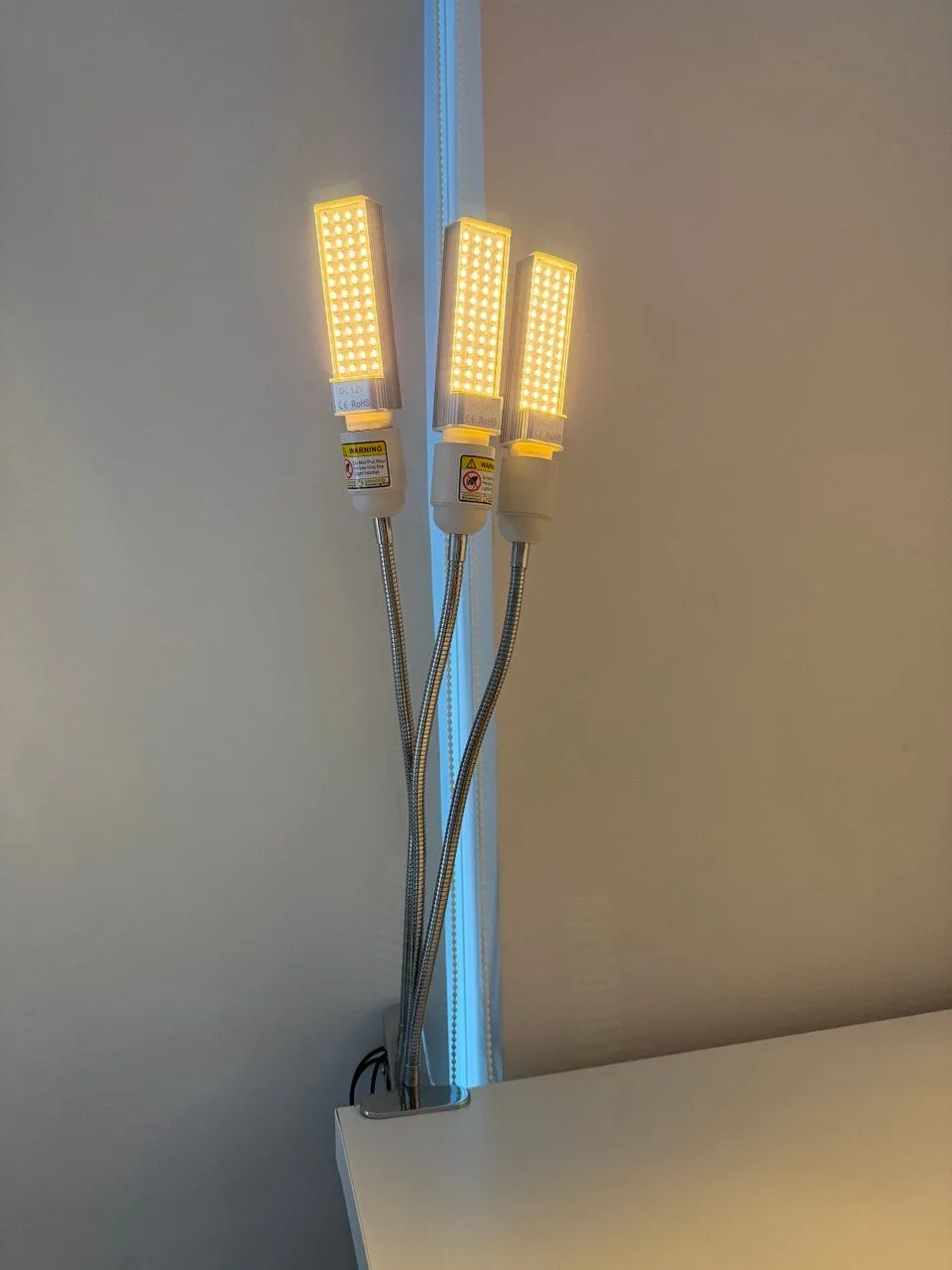 3-Head Desk Lamp image indicator(2)