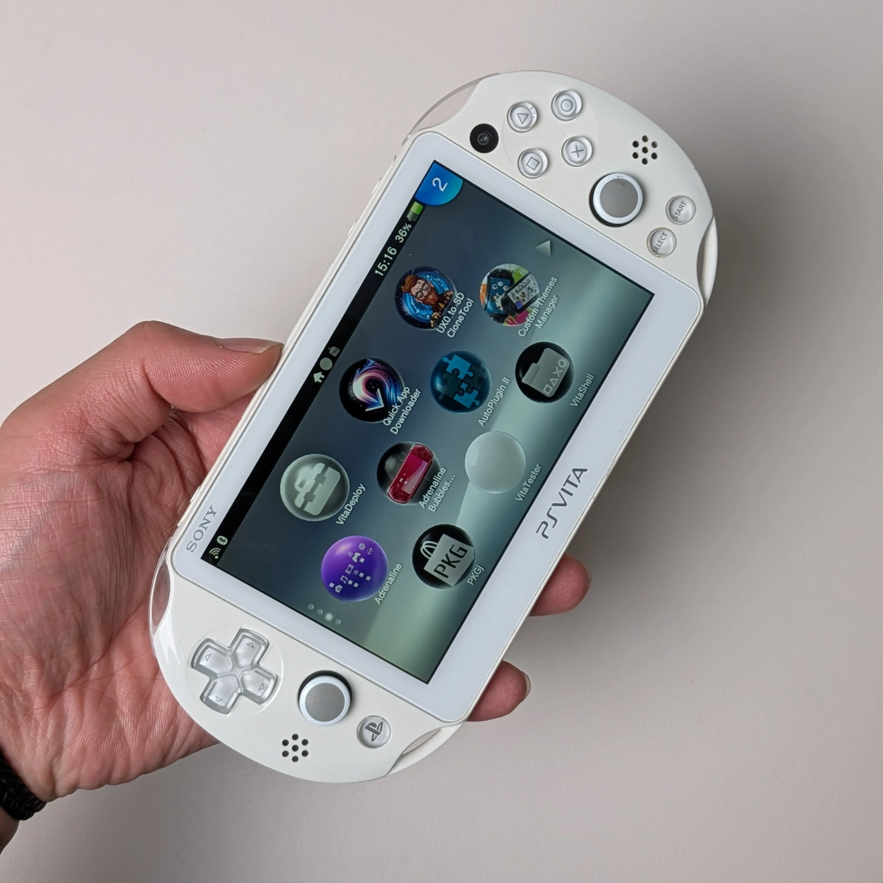 Sony PS Vita 2000 White Modded image indicator(2)