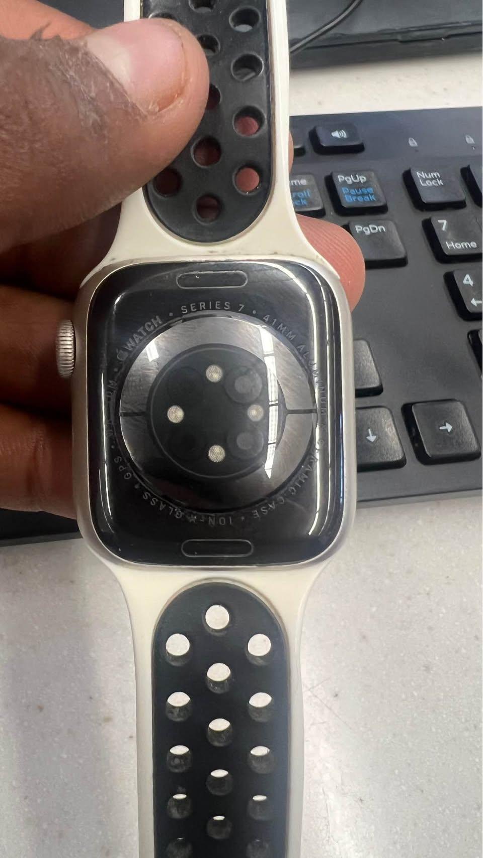 Apple Watch Series 7 Nike Edition – $250 - photo 4