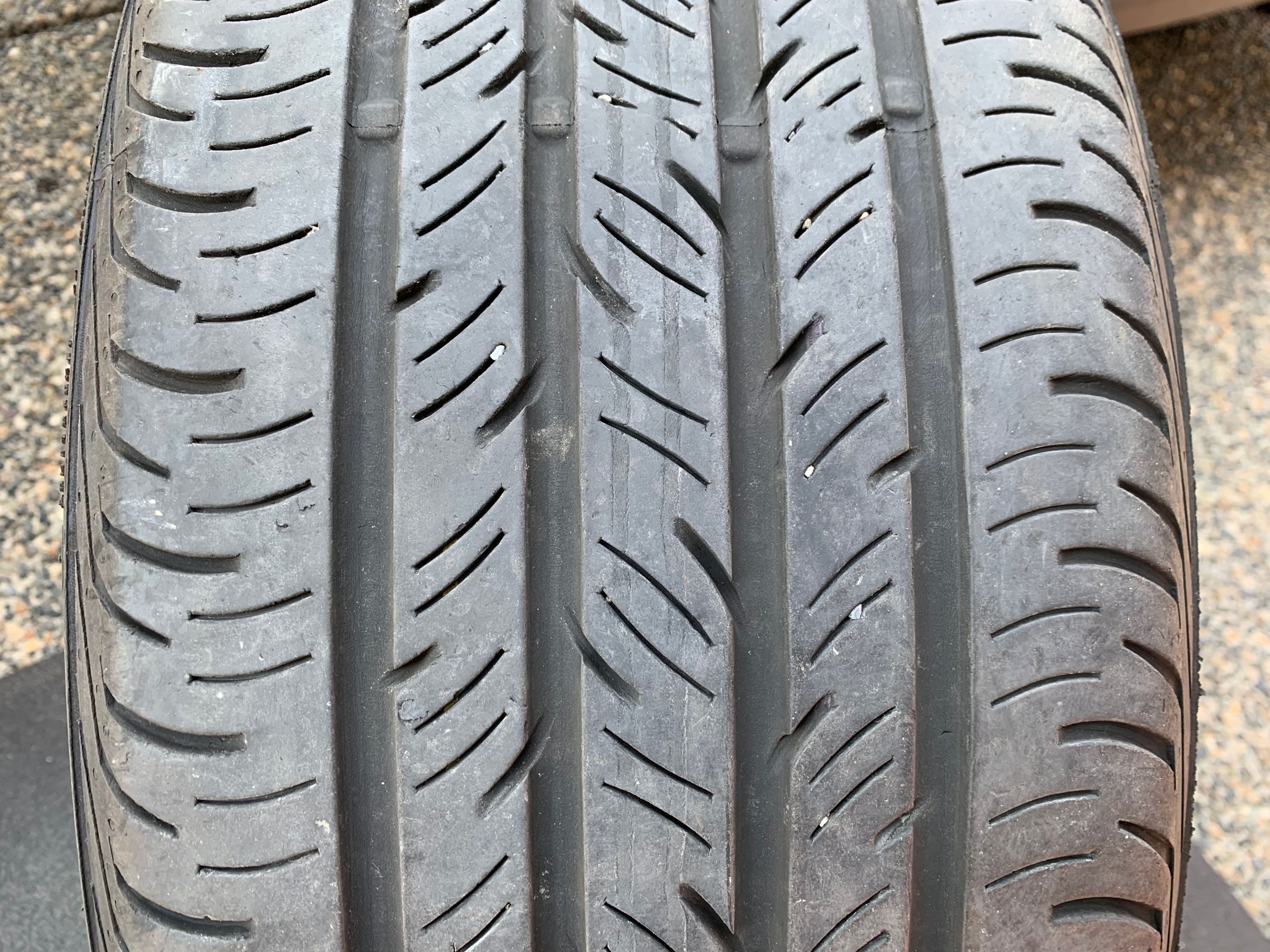 1 X single 235/45/19 M+S Continental conti pro contact 60% tread - photo 2