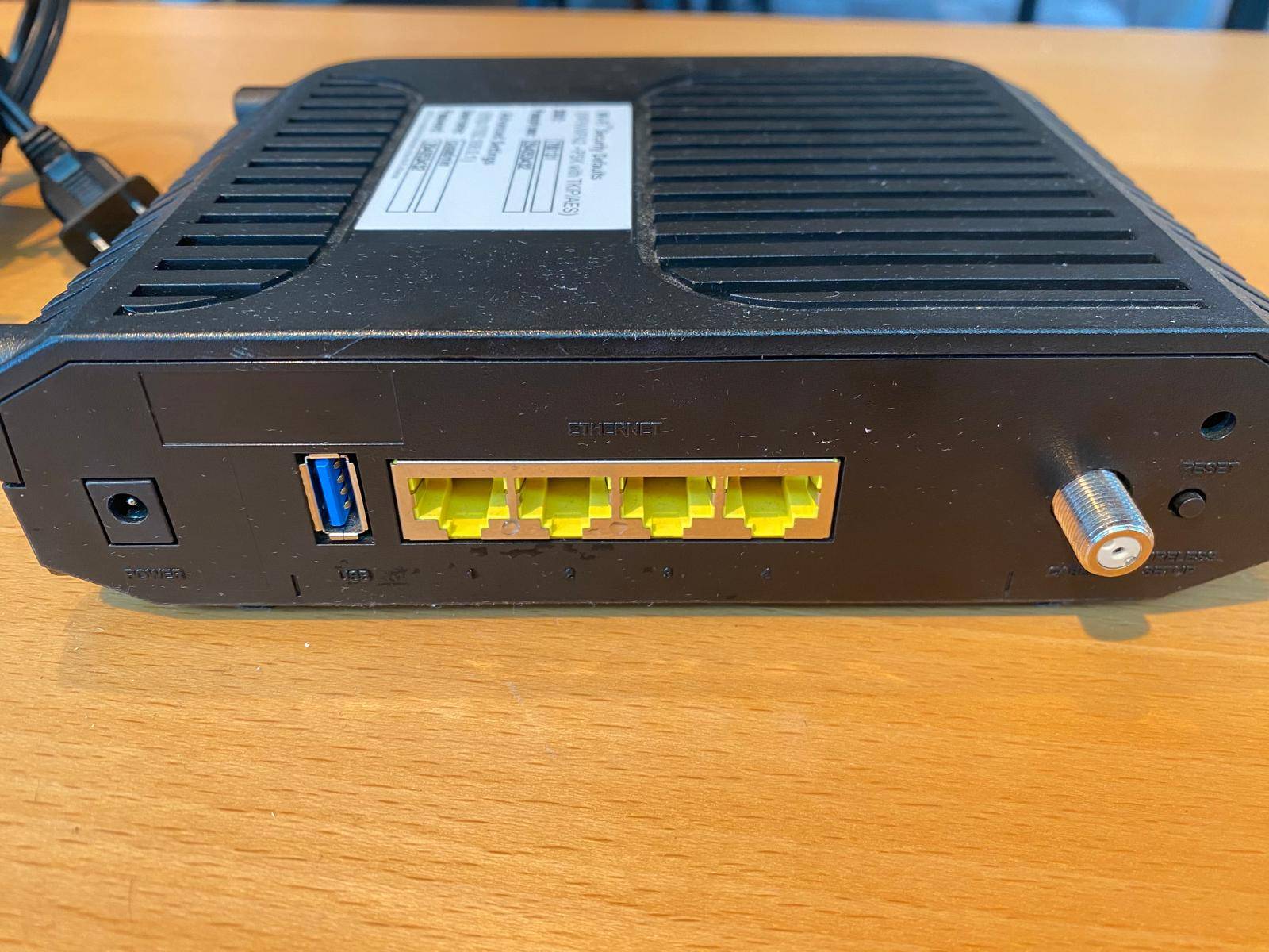 Cisco DPC3825 Wireless Router - photo 2