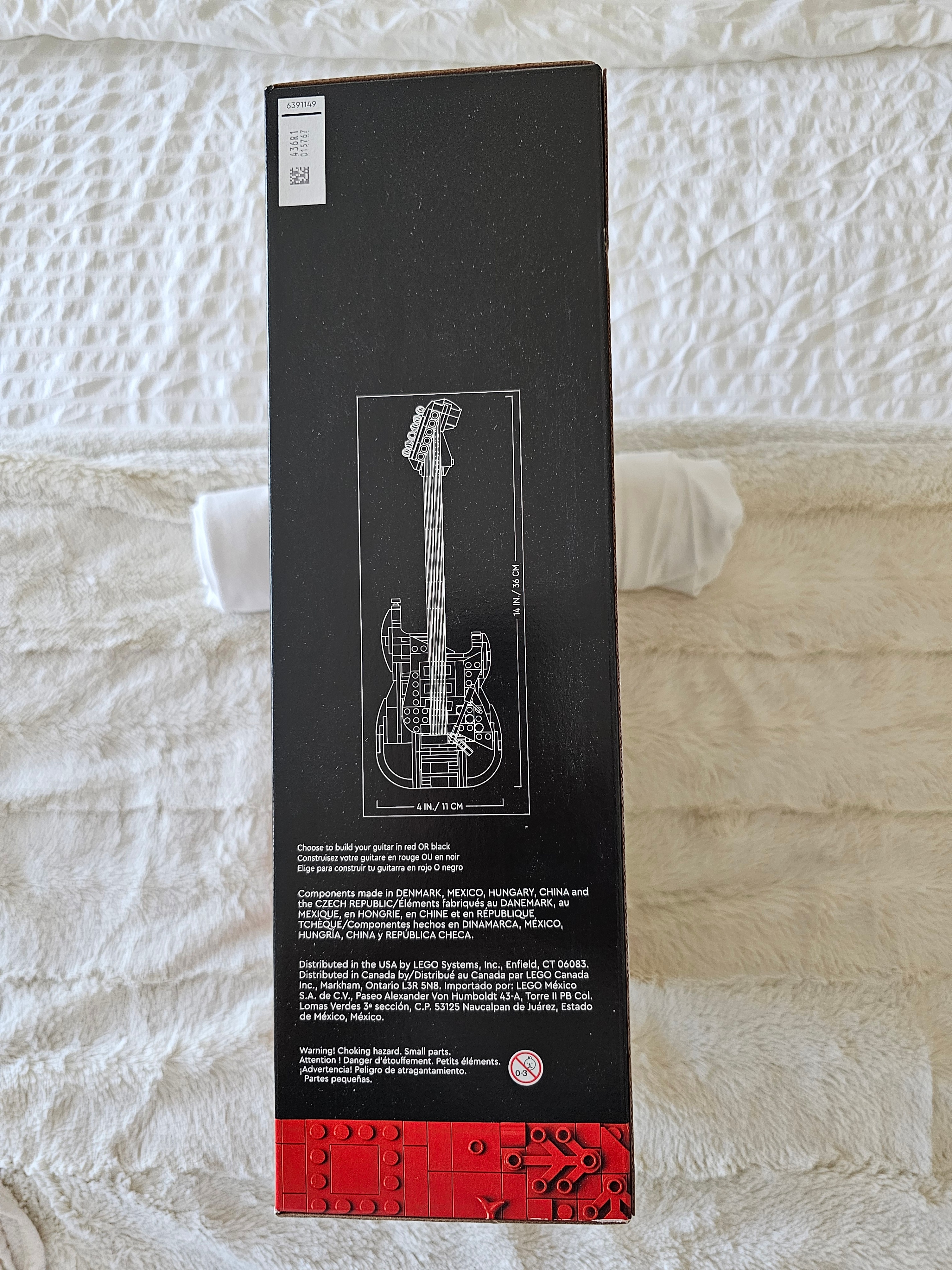 LEGO IDEAS (#21329) FENDER STRATOCASTER ELECTRIC GUITAR & AMP - photo 2