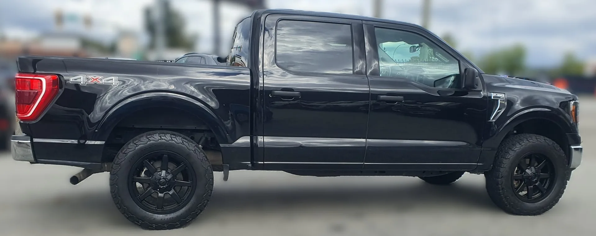 2023 Ford F-150 XLT Supercrew 5.5' Box image indicator(5)