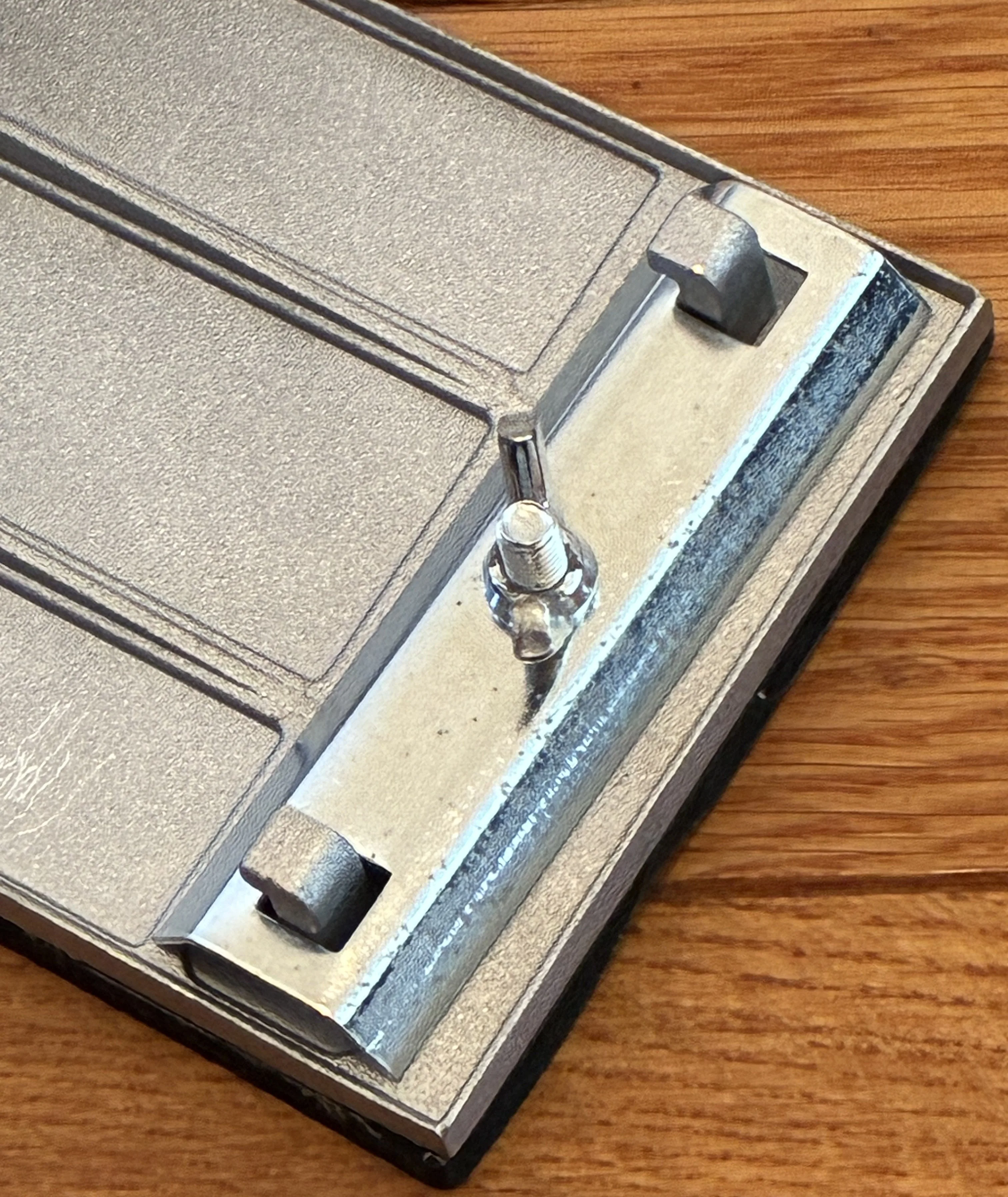 Anvil Aluminum Pole Sander with 48" Wooden Handle. Brand new image indicator(5)