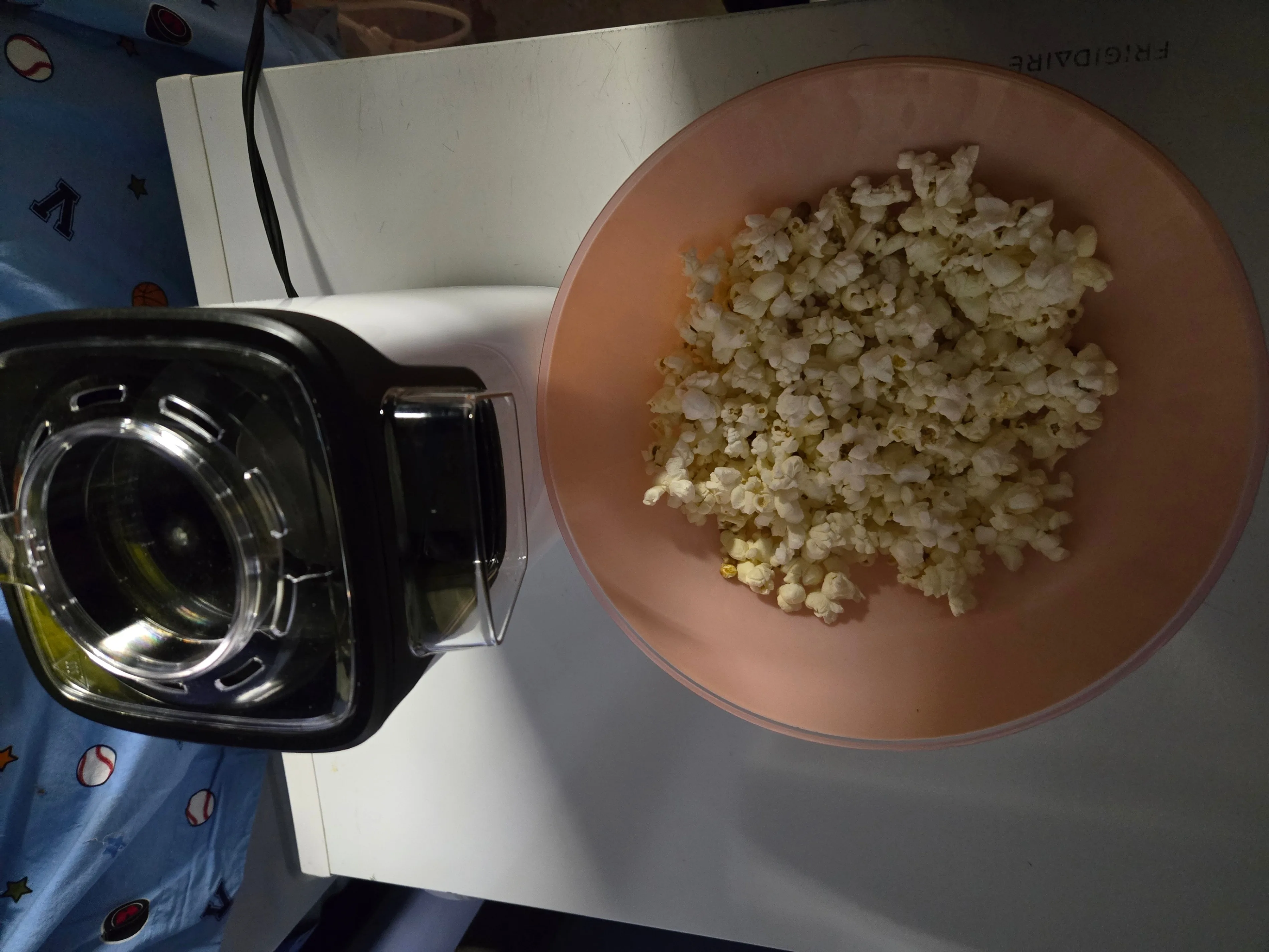 Dash Electric Popcorn Maker – Compact Hot Air Popper image indicator(5)