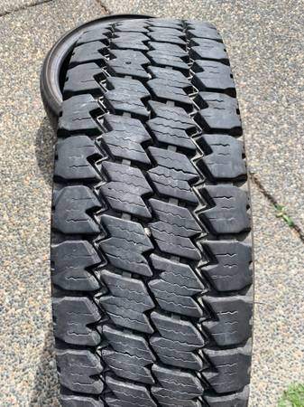 1 X single 225/70/19.5 128/126N PR14 Michelin LRG XDS2 like new