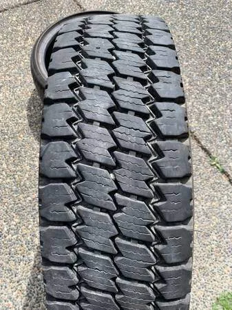 1 X single 225/70/19.5 128/126N PR14 Michelin LRG XDS2 like new thumbnail