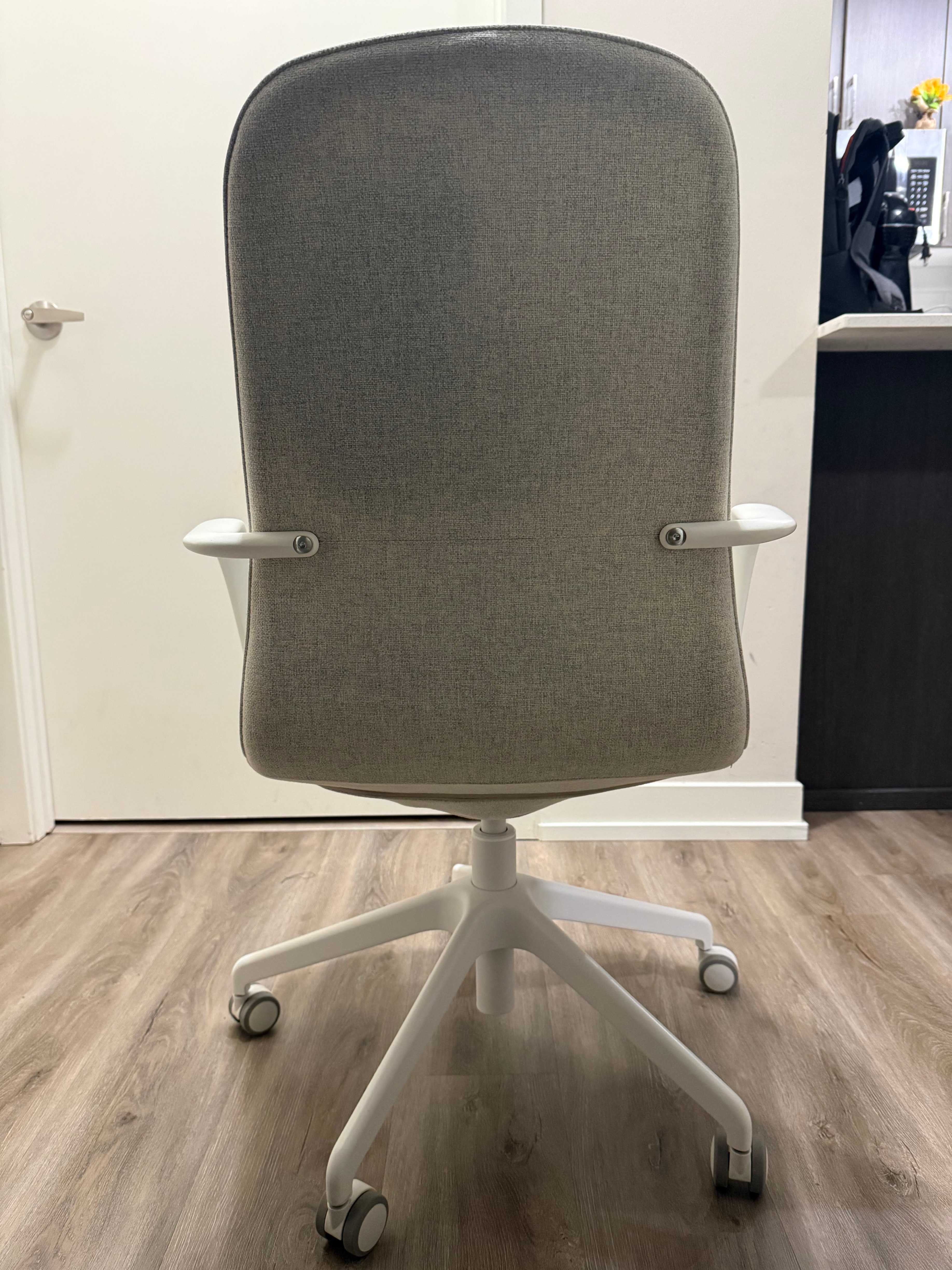 IKEA LÅNGFJÄLL Office Chair w/ Armrests - Beige/White - Like New - photo 4