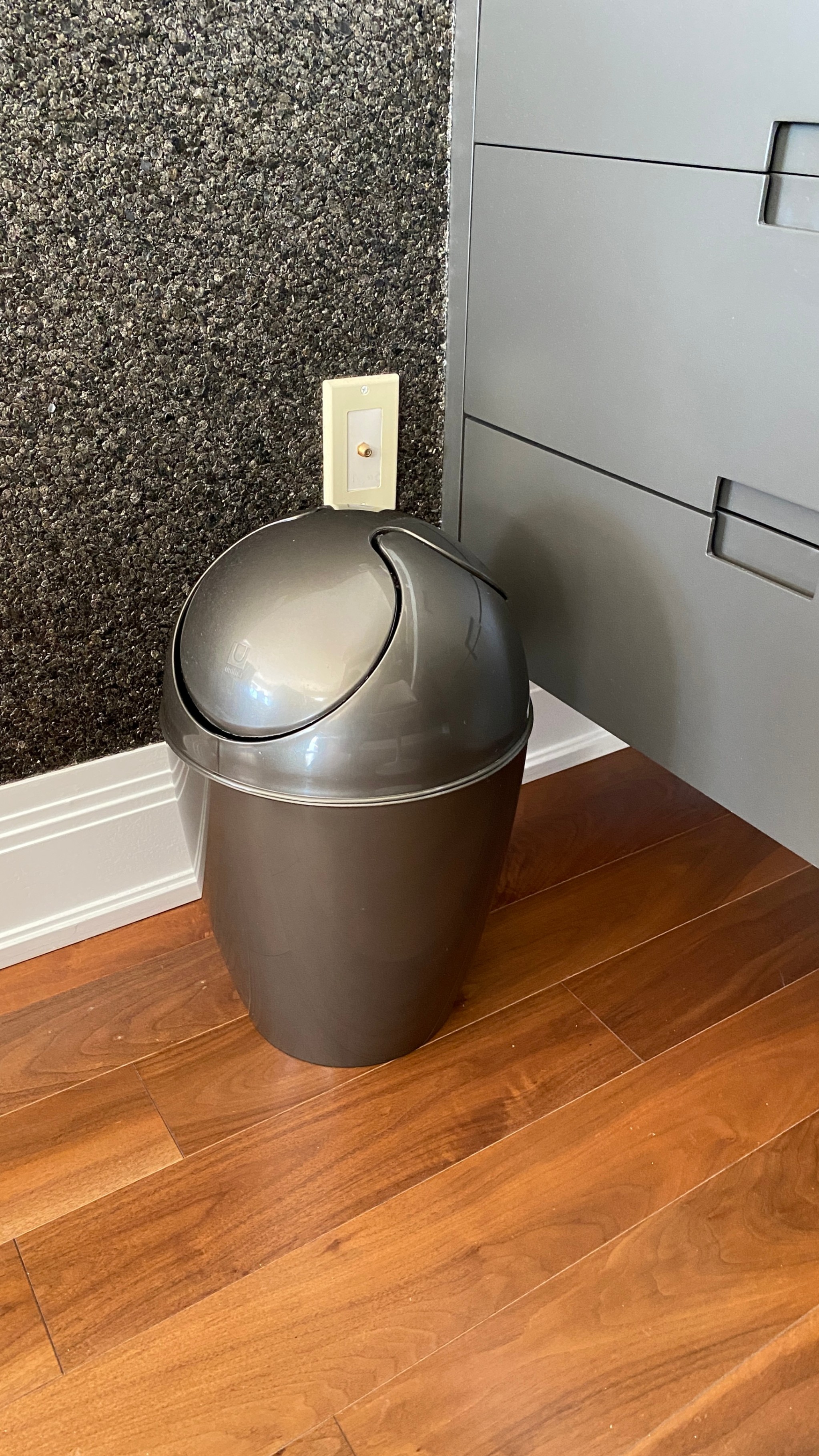 UMBRA 2.6 Gallon Small Trash Can with Removable Swing-Top Lid