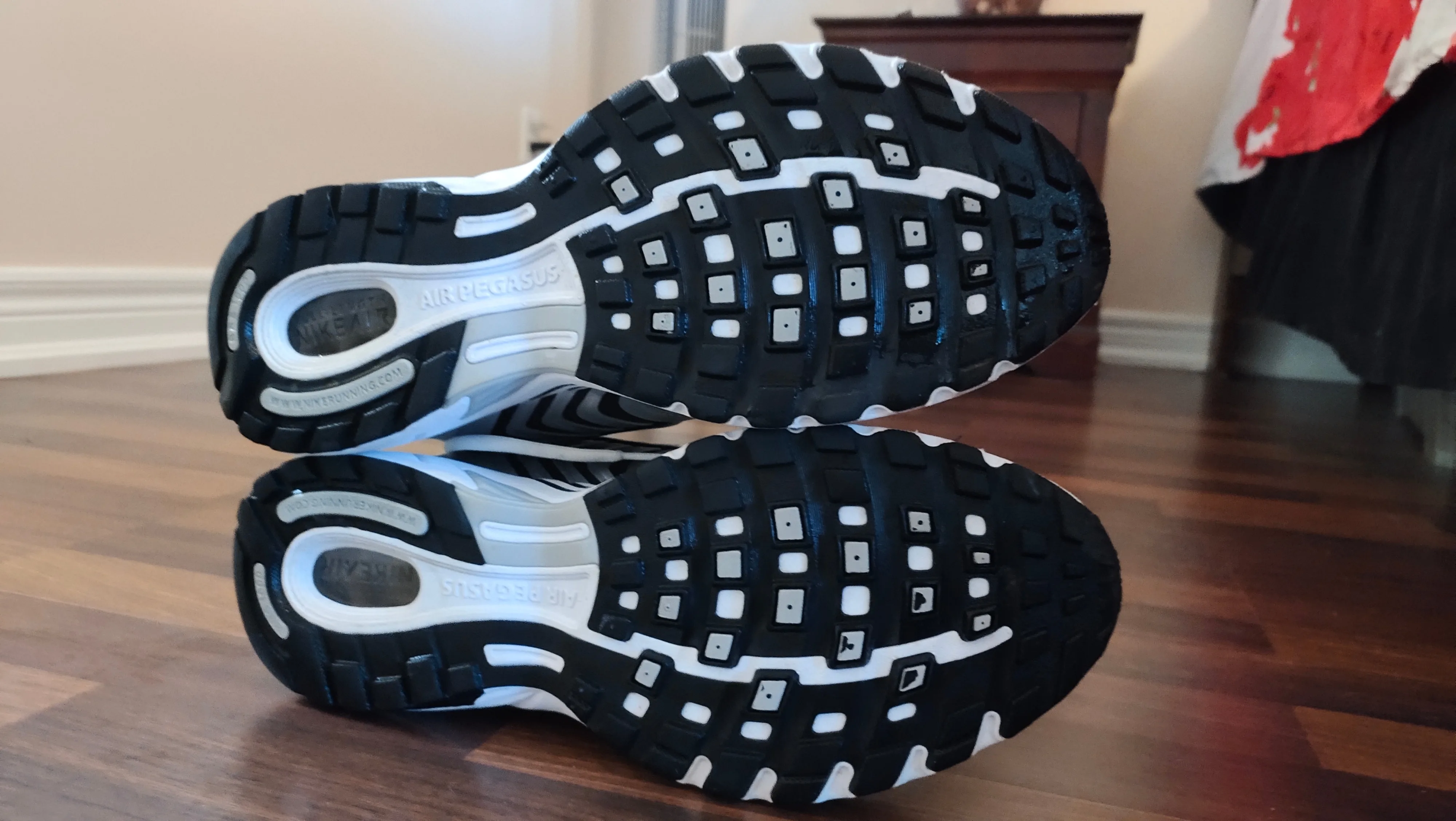 LIKE - NEW NIKE AIR MAX PEGASUS, Silver/White/Black, Fashion and image indicator(6)