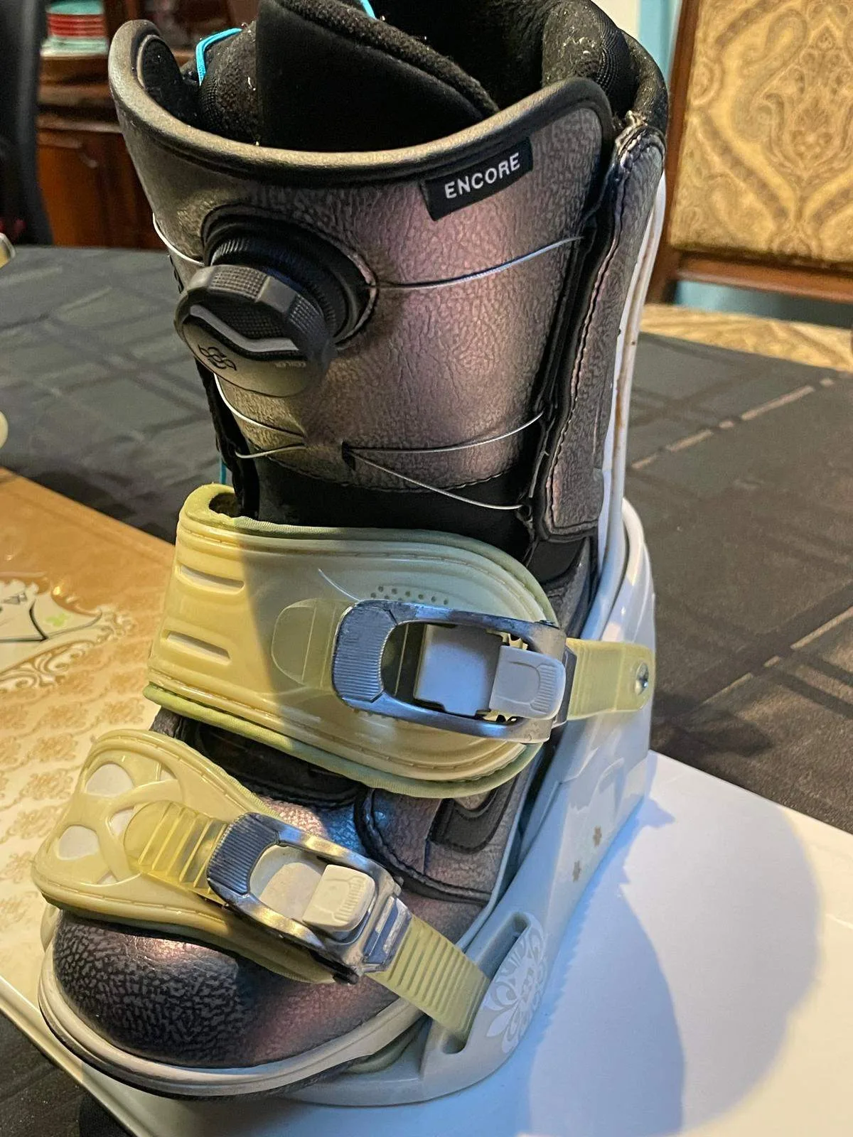 Morrow Mantra Snowboard+Bindings + Vans Size 7 Shoes – $100 image indicator(10)