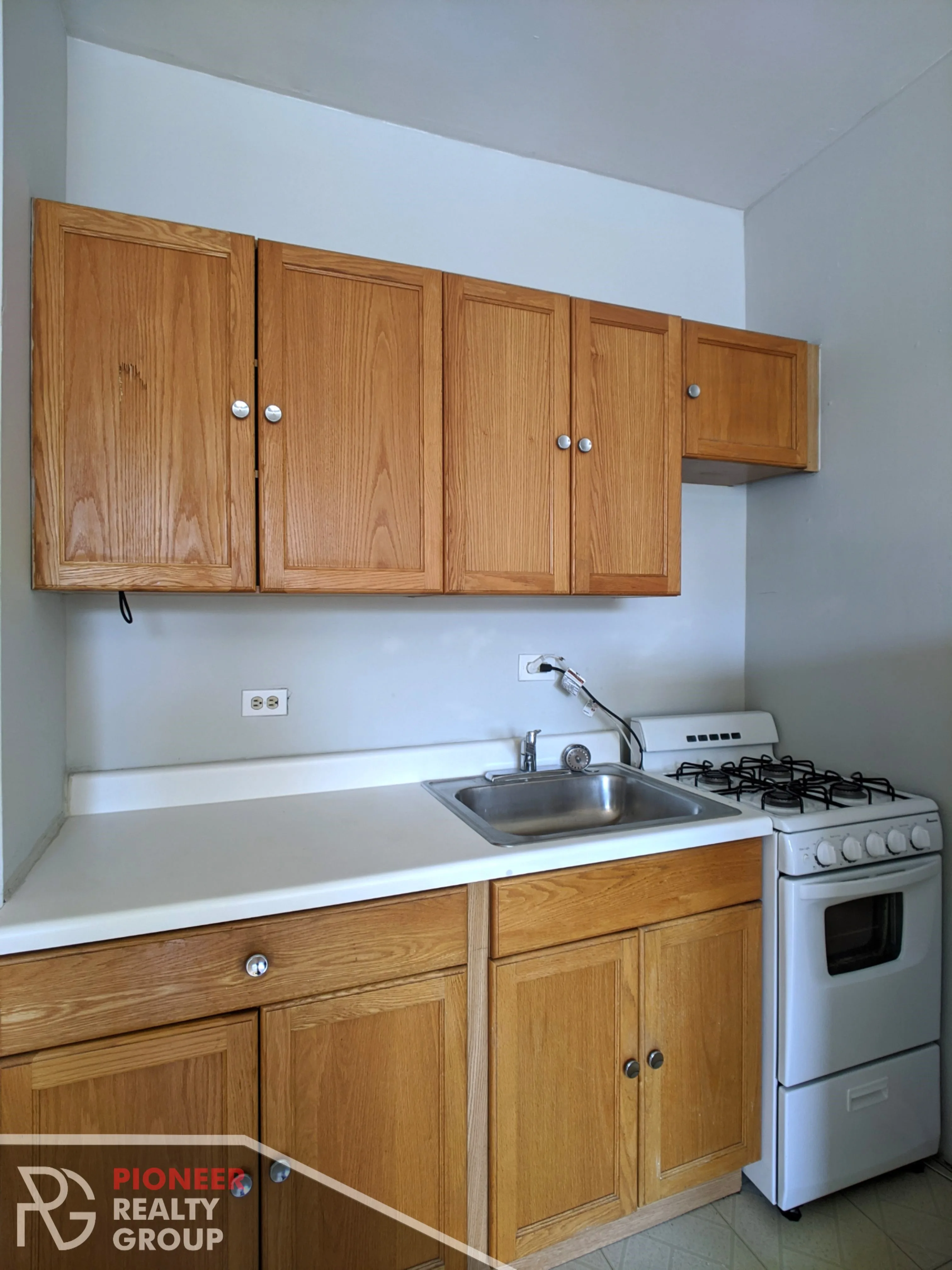 Studio in Lakeview Available for Rent! image indicator(4)